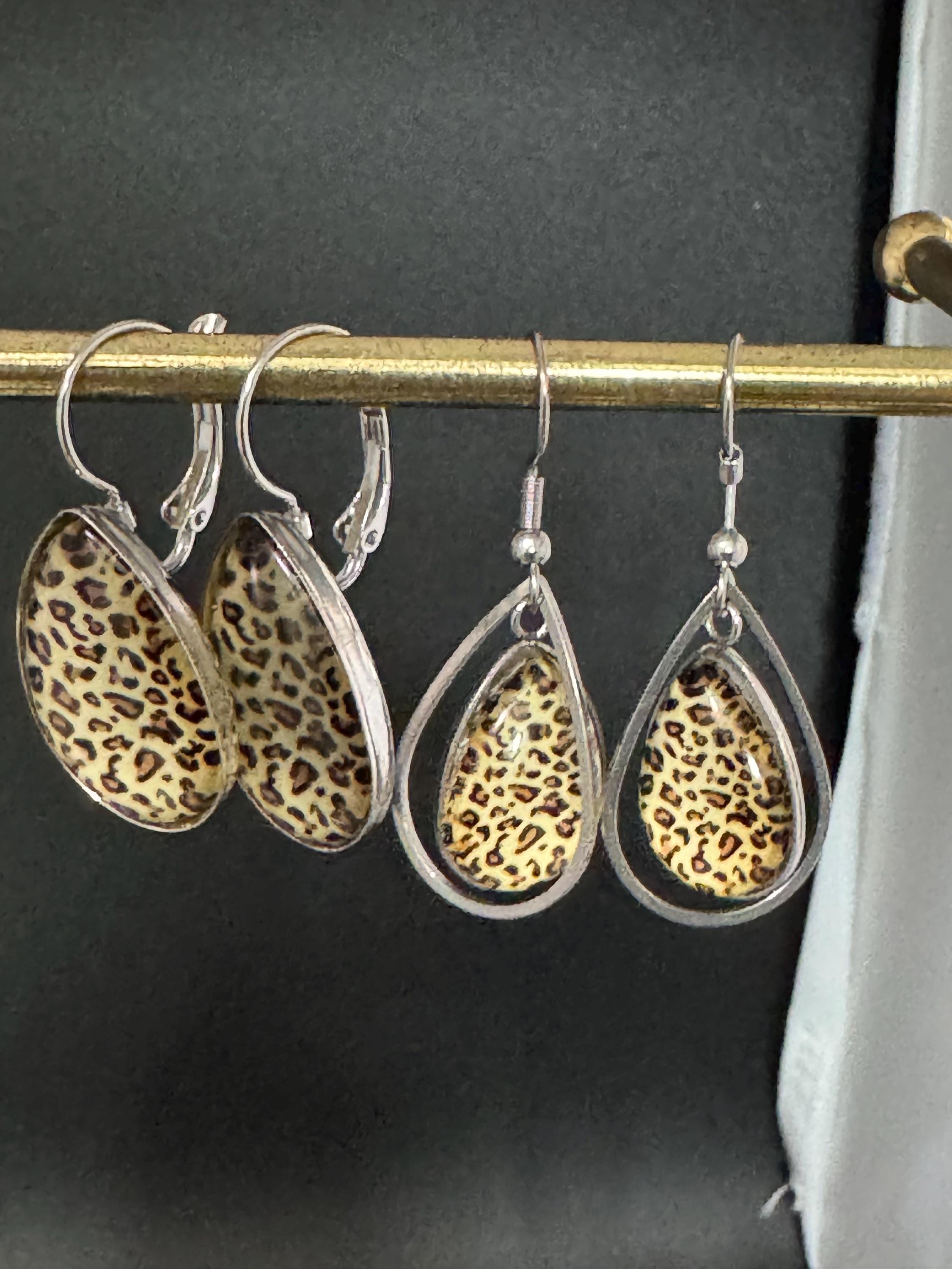 Handmade 4cm leopard print pierced teardrop earrings, stainless steel with glass cabochons
