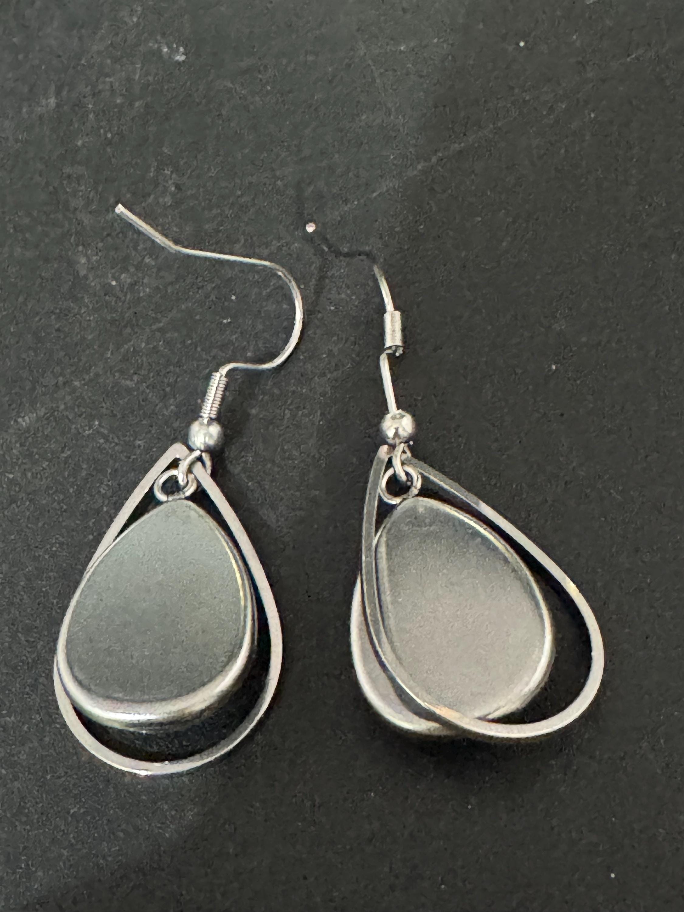 Handmade 4cm leopard print pierced teardrop earrings, stainless steel with glass cabochons