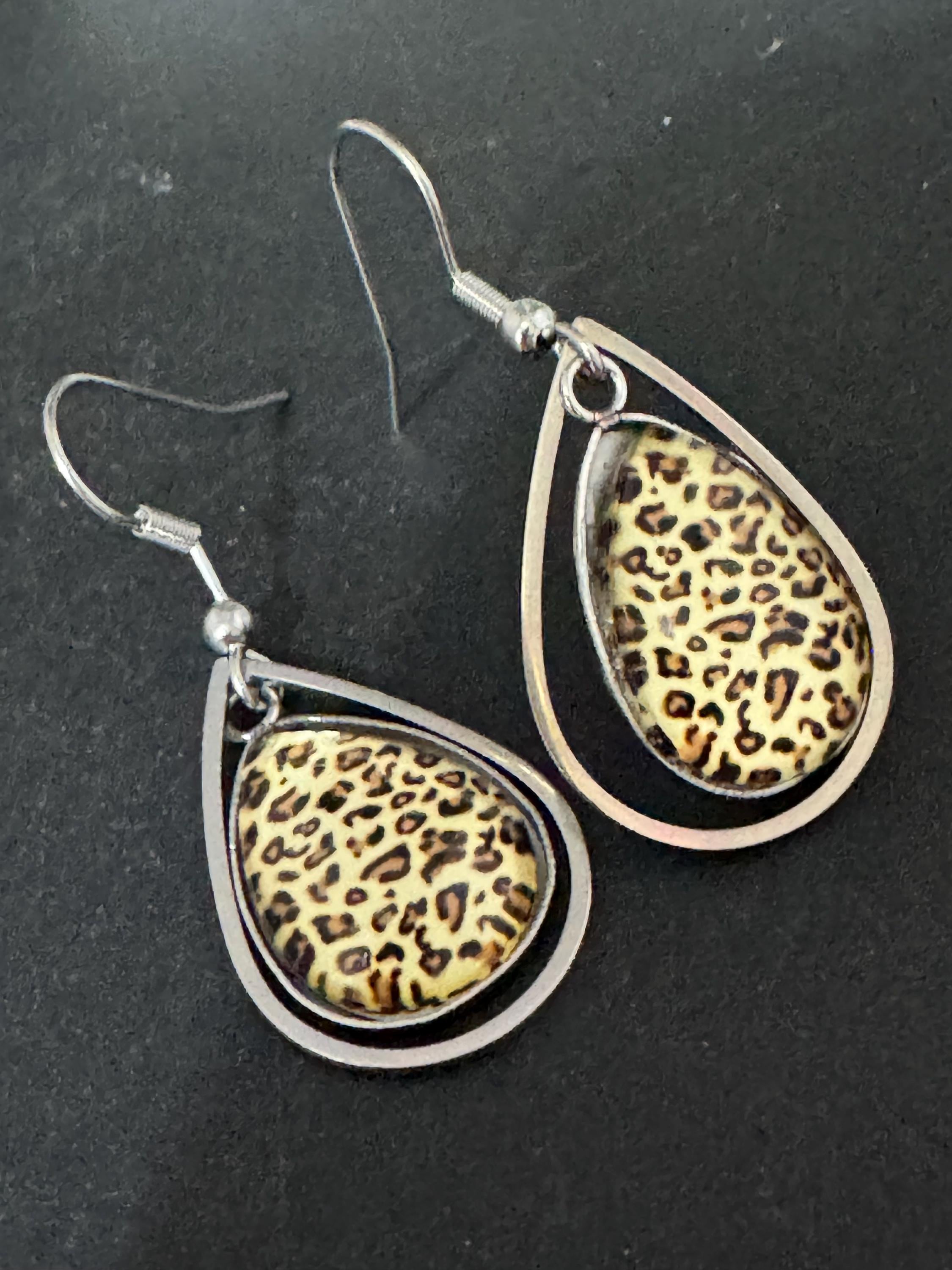 Handmade 4cm leopard print pierced teardrop earrings, stainless steel with glass cabochons
