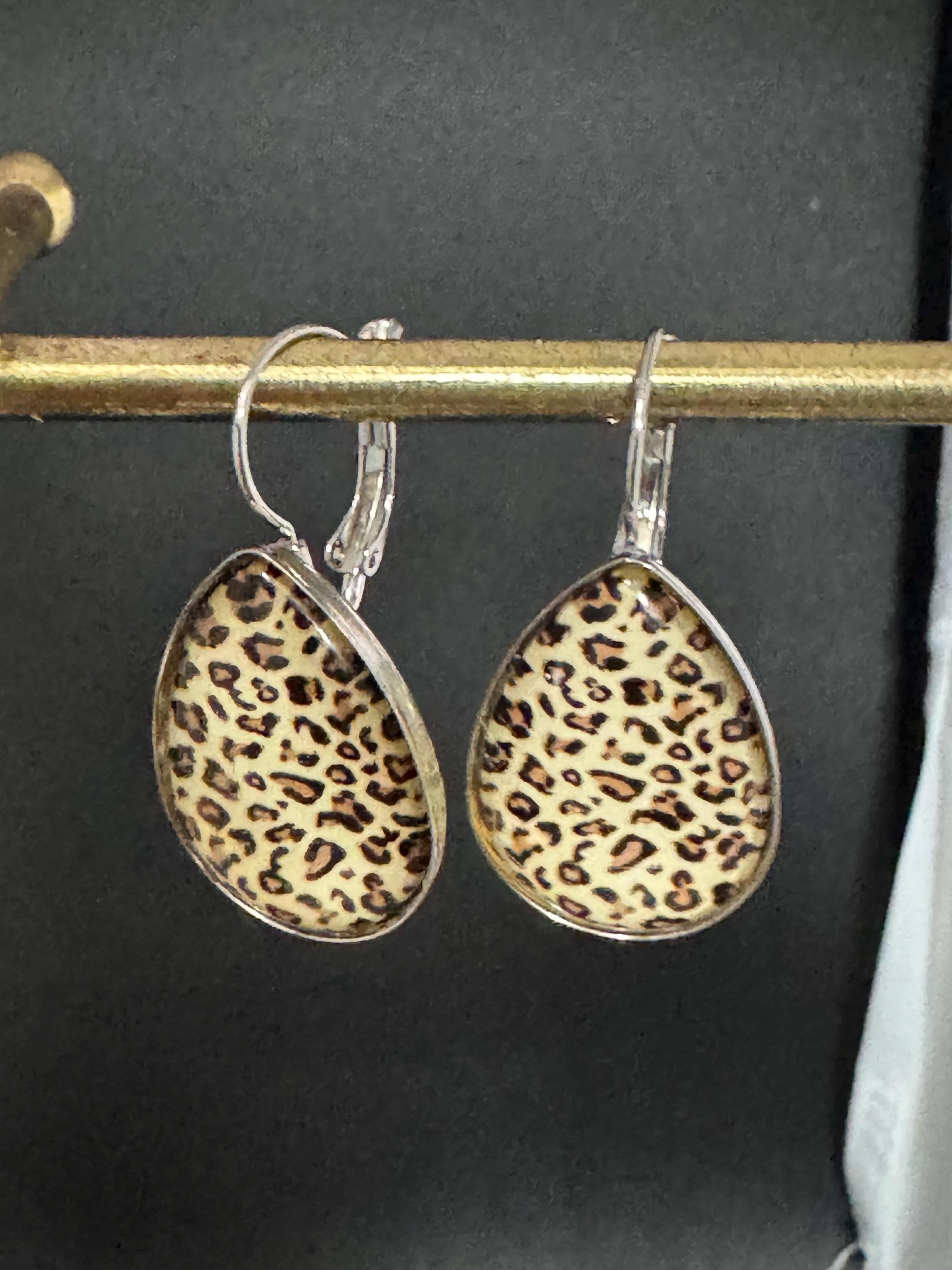 Handmade 4cm leopard print pierced teardrop earrings, silver plated with glass cabochons