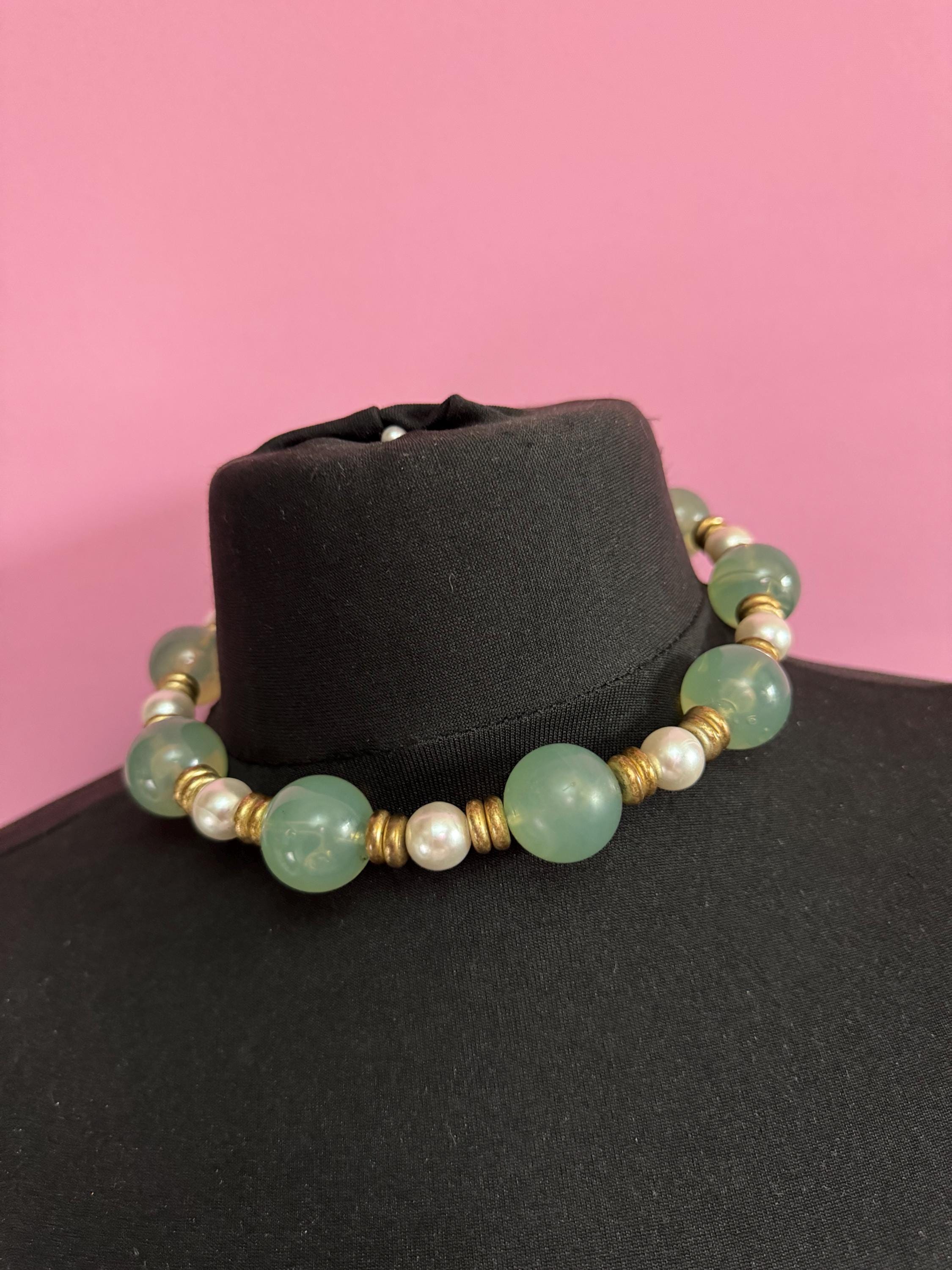 Vintage chunky 45 short 1.5cm green plastic beaded white faux pearl necklace with gold metal spacer beads