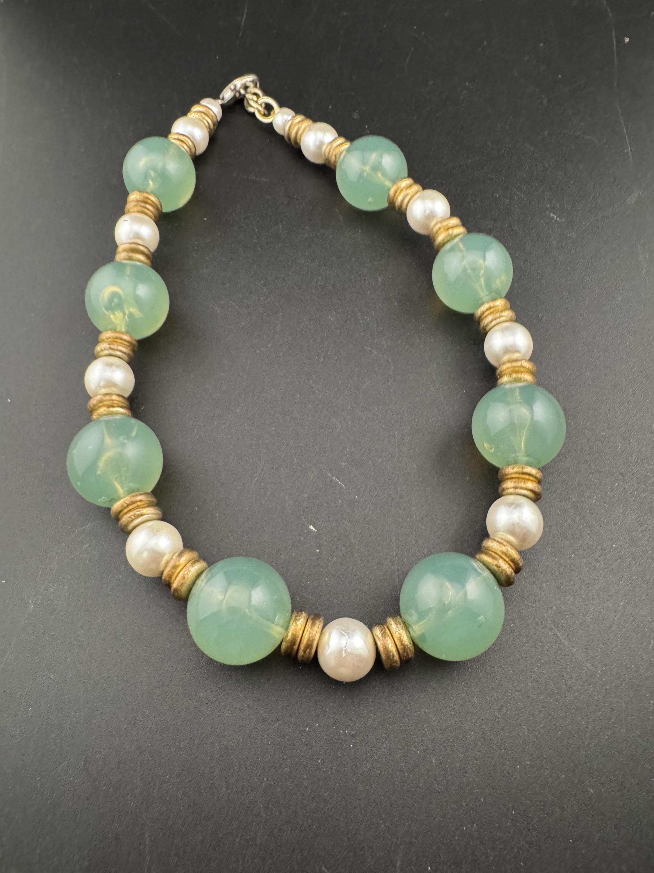 Vintage chunky 45 short 1.5cm green plastic beaded white faux pearl necklace with gold metal spacer beads