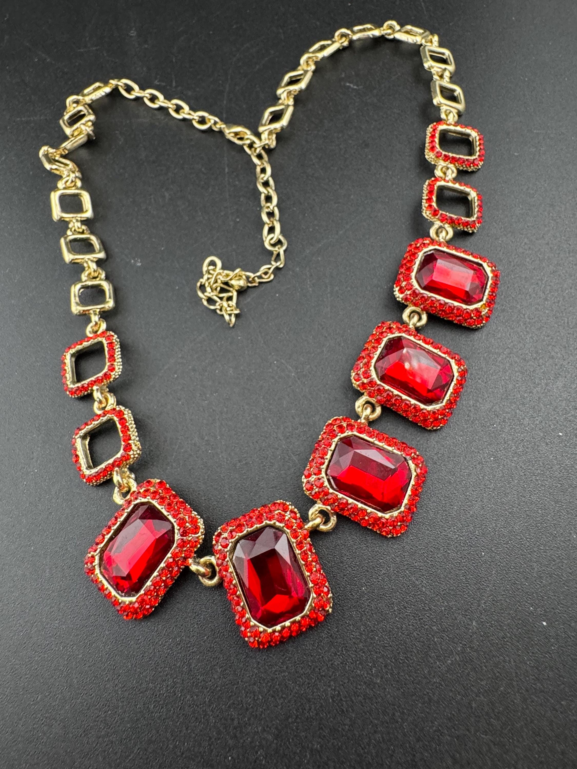 Retro gold tone Ruby red diamanté rhinestone choker necklace