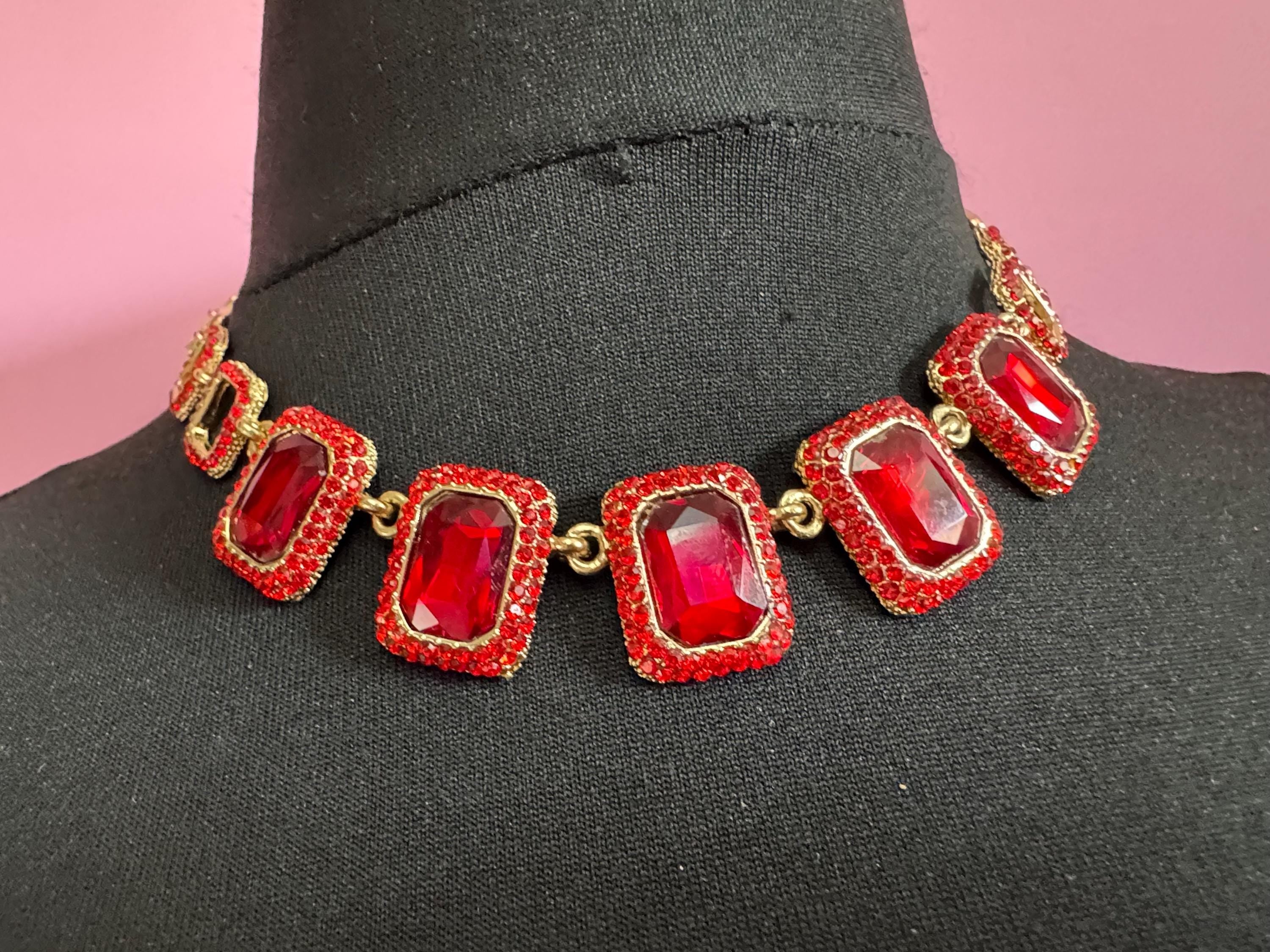 Retro gold tone Ruby red diamanté rhinestone choker necklace