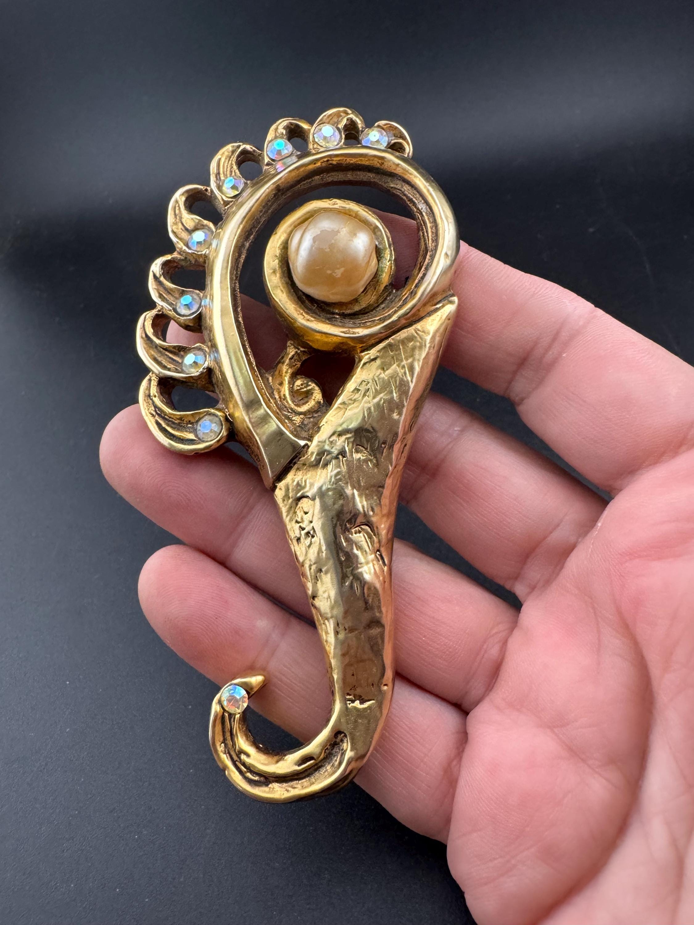 1980s signed Clare Deve huge high end oversized brooch, Paris designer gold resin with an rhinestones