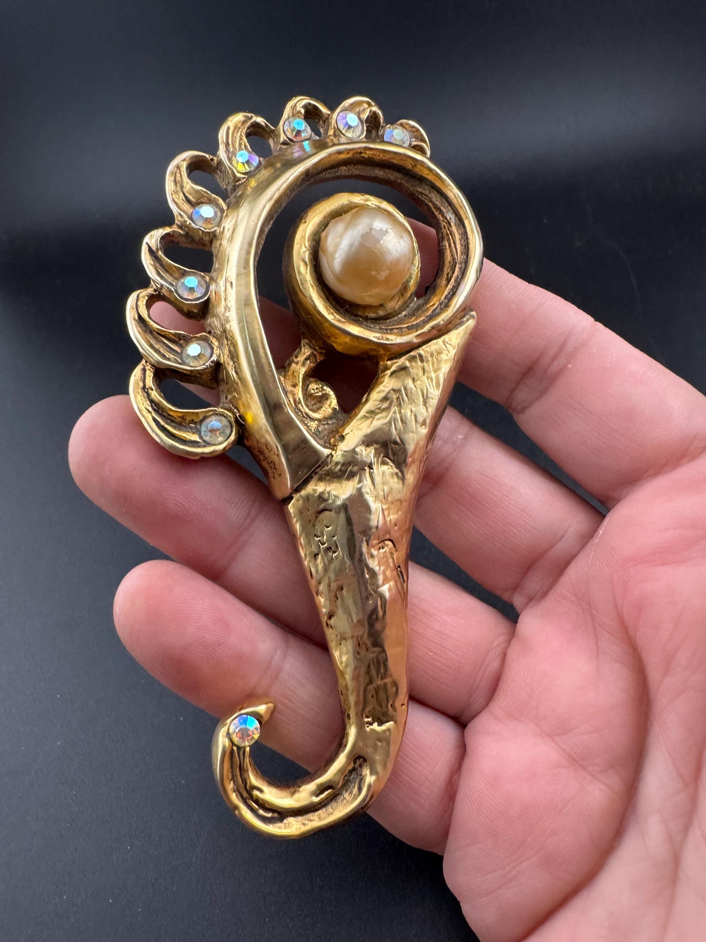 1980s signed Clare Deve huge high end oversized brooch, Paris designer gold resin with an rhinestones