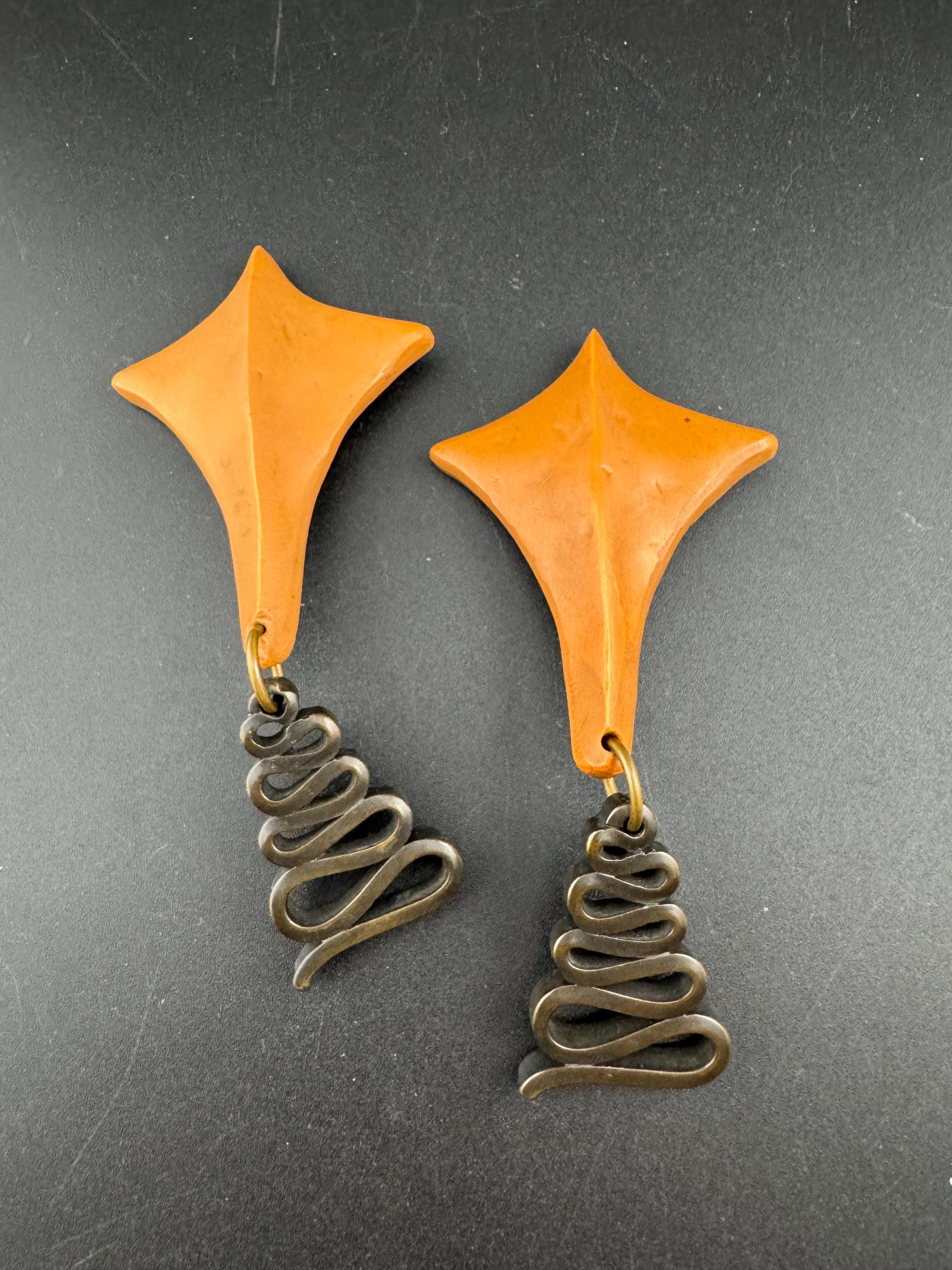 1980s signed Clare Deve for Claude Montana high end oversized pair of brown and tan resin clip on drop earrings , Paris designer