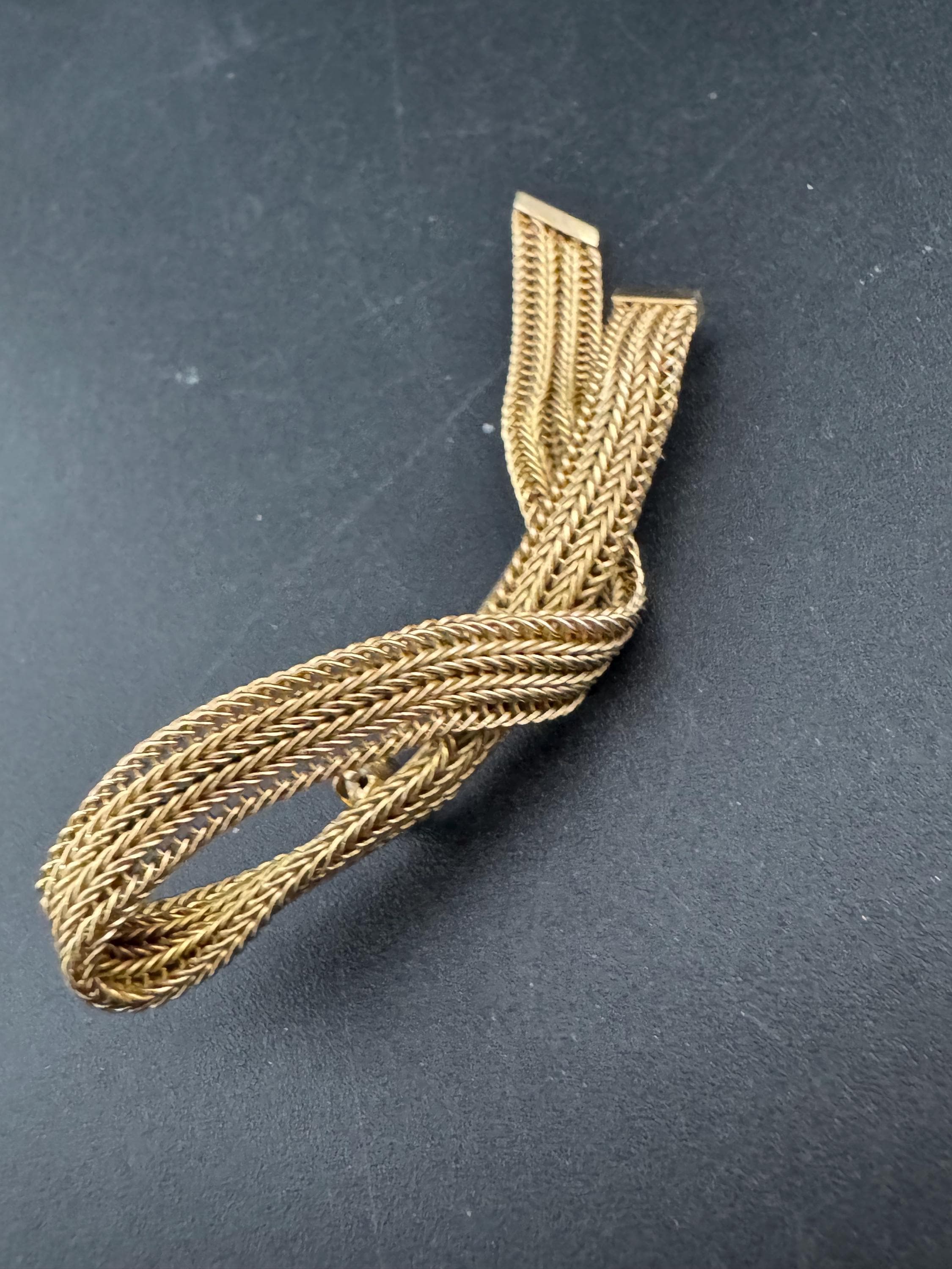 Signed 1957 grosse classic mesh knot brooch, designer gold plated