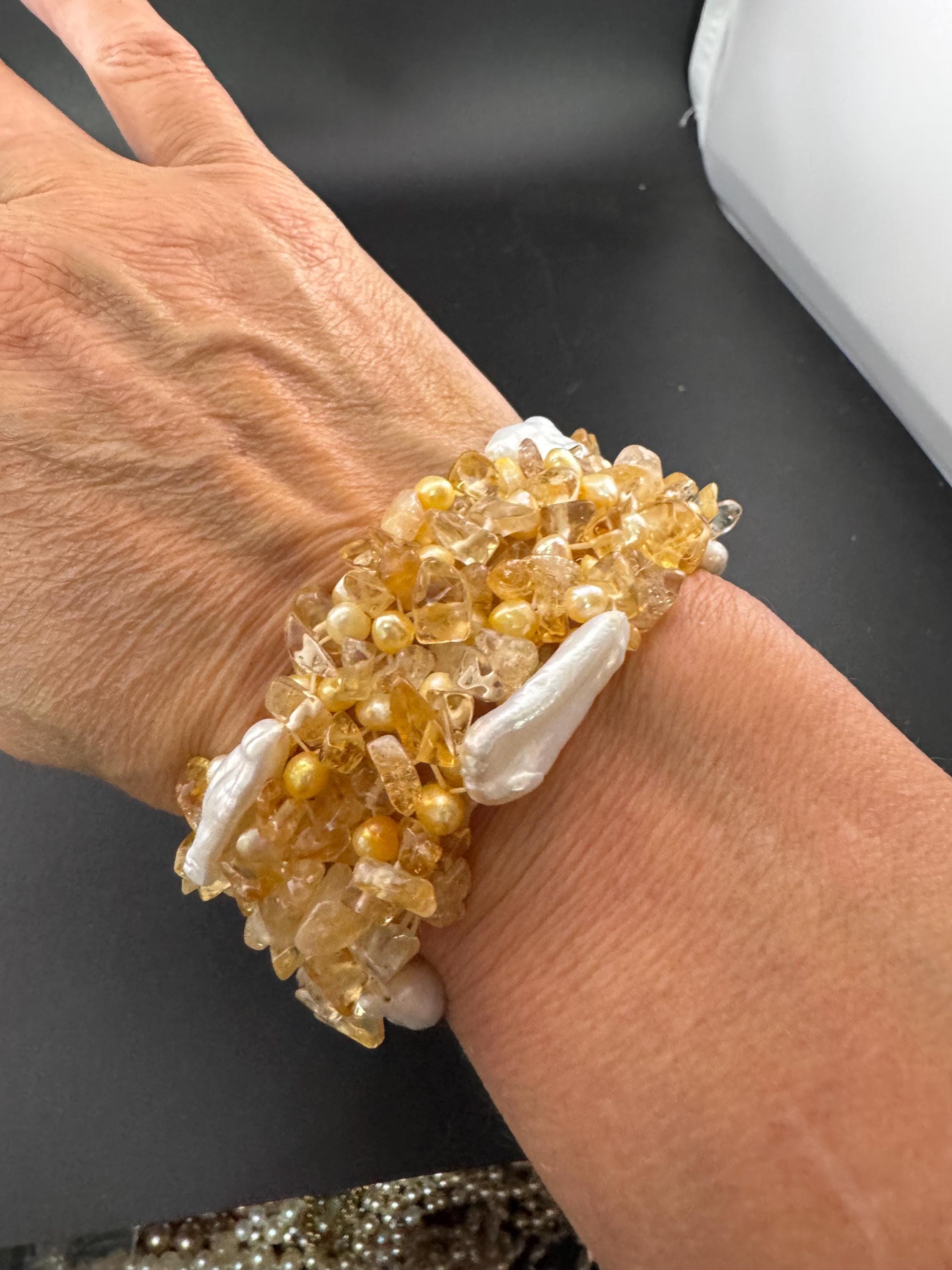 Vintage natural pearl Seashell MOP Mother or pearl and orange gemstone chip elasticated stretch bangle bracelet