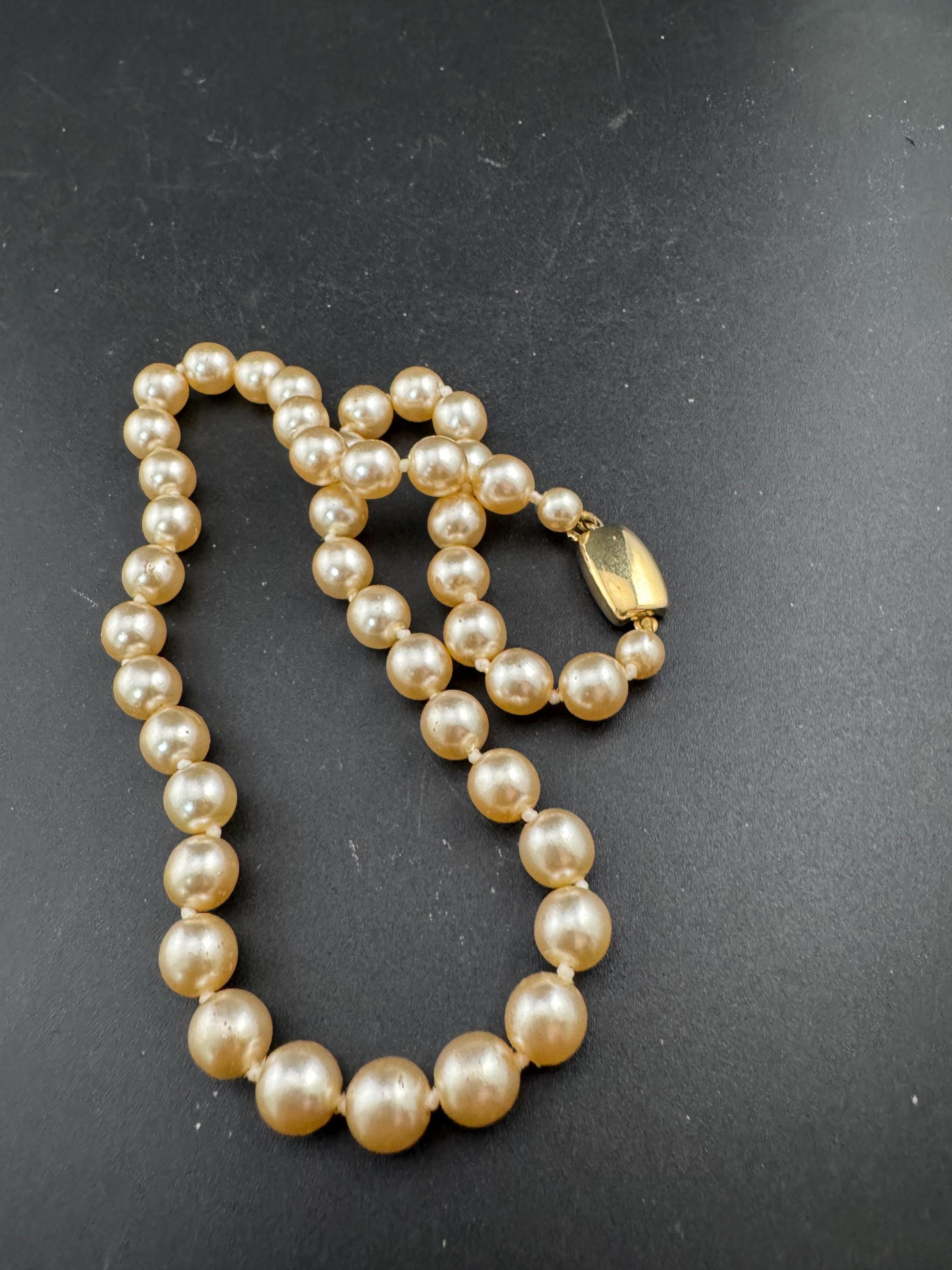 Signed m&S vintage cream acrylic pearl necklace gold tone 42cm 8mm beads