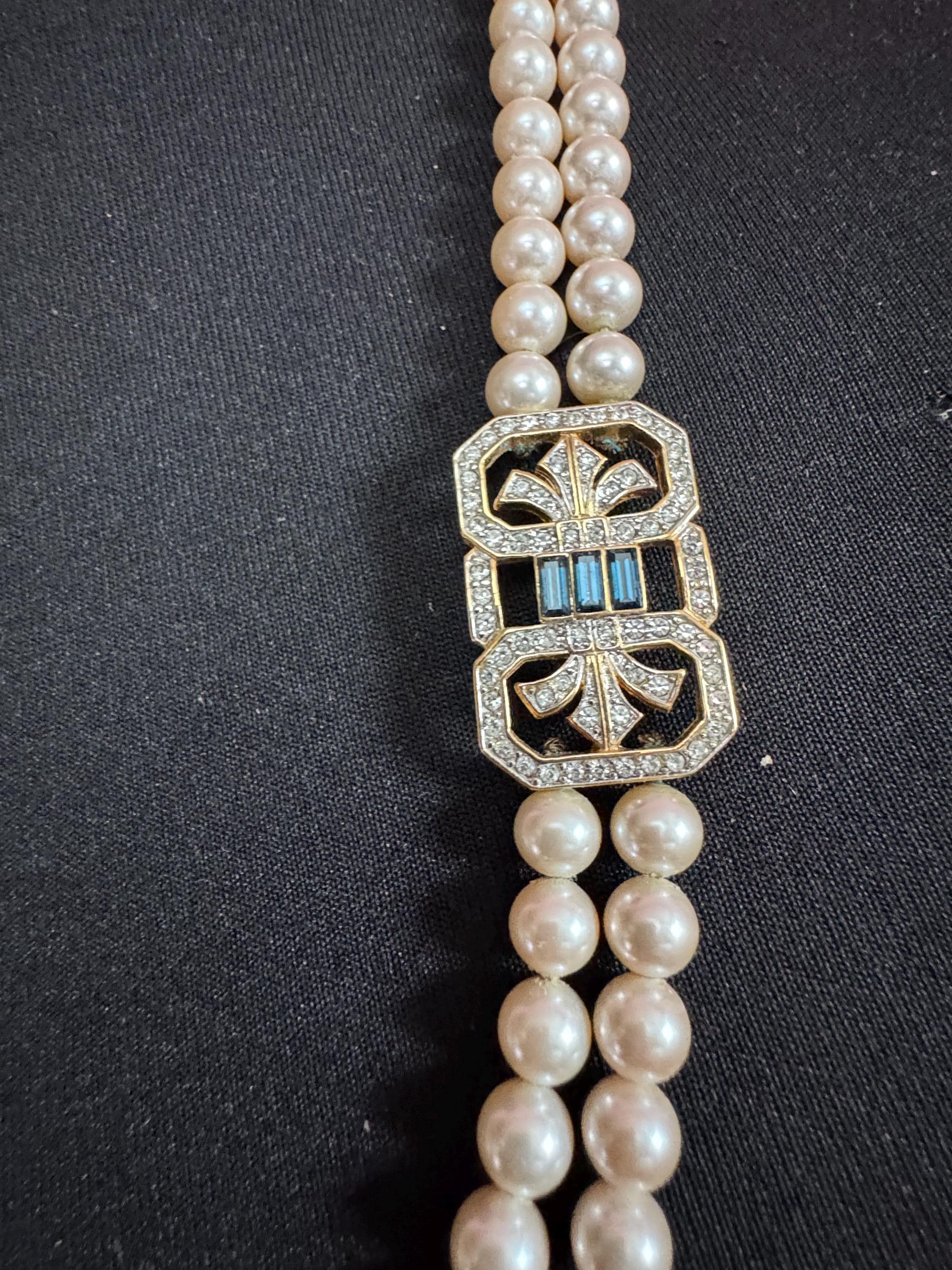 Vintage Cream Glass Pearl Necklace: Gold Tone Sapphire Diamanté Clasp