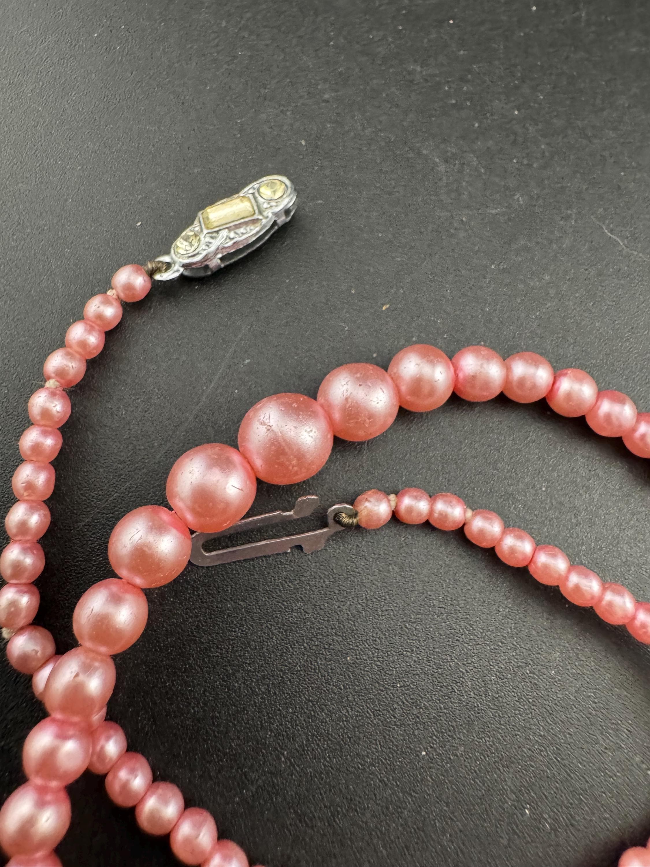 Bright pink graduated faux glass pearl short necklace, Vintage 42cm single strand, row of pearls silver tone rhinestone clasp