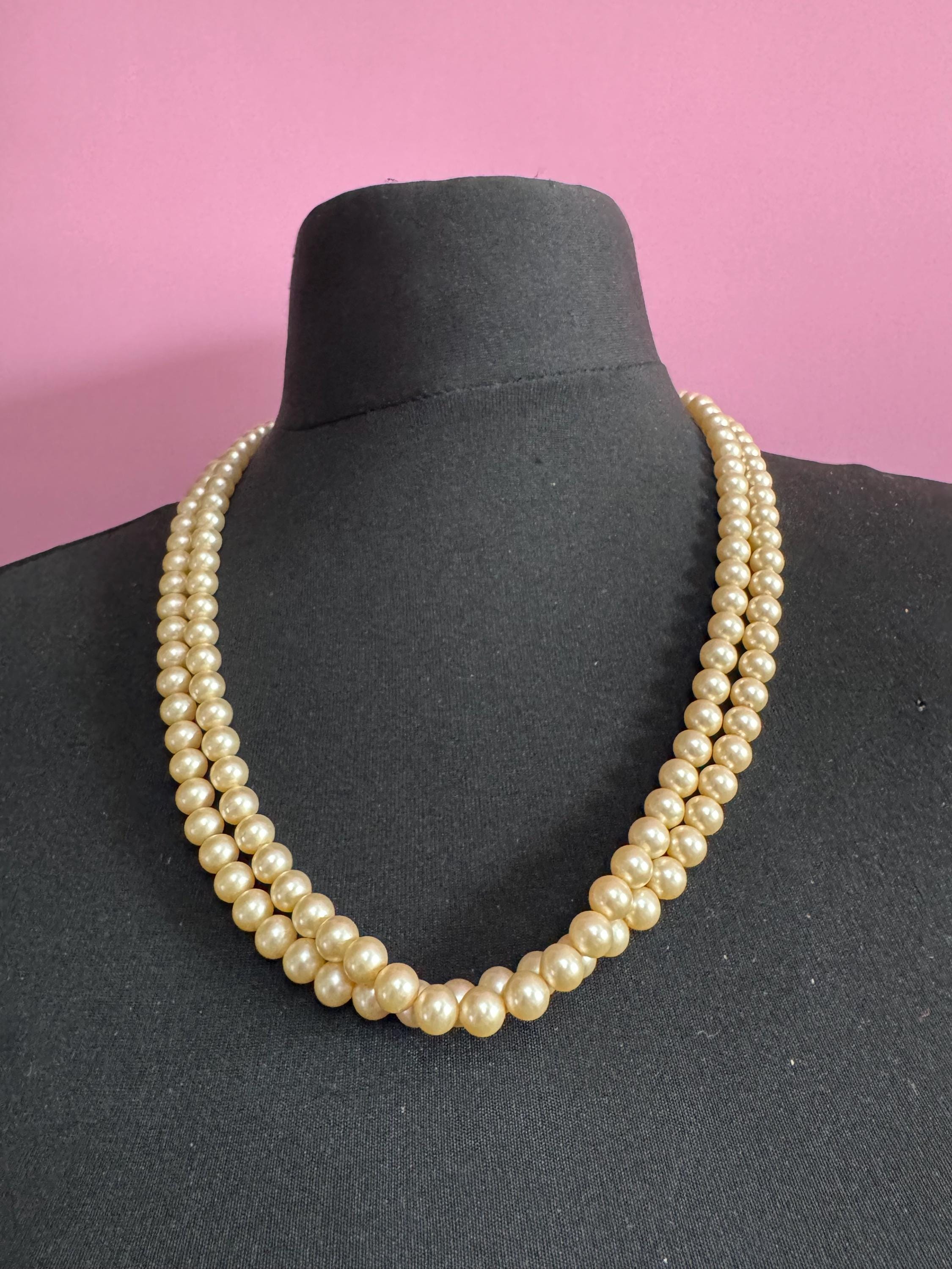 Fabulous vintage Double 2 strand row faux glass pearl choker necklace with central diamanté bright faux red ruby rhinestone clasp 63cm