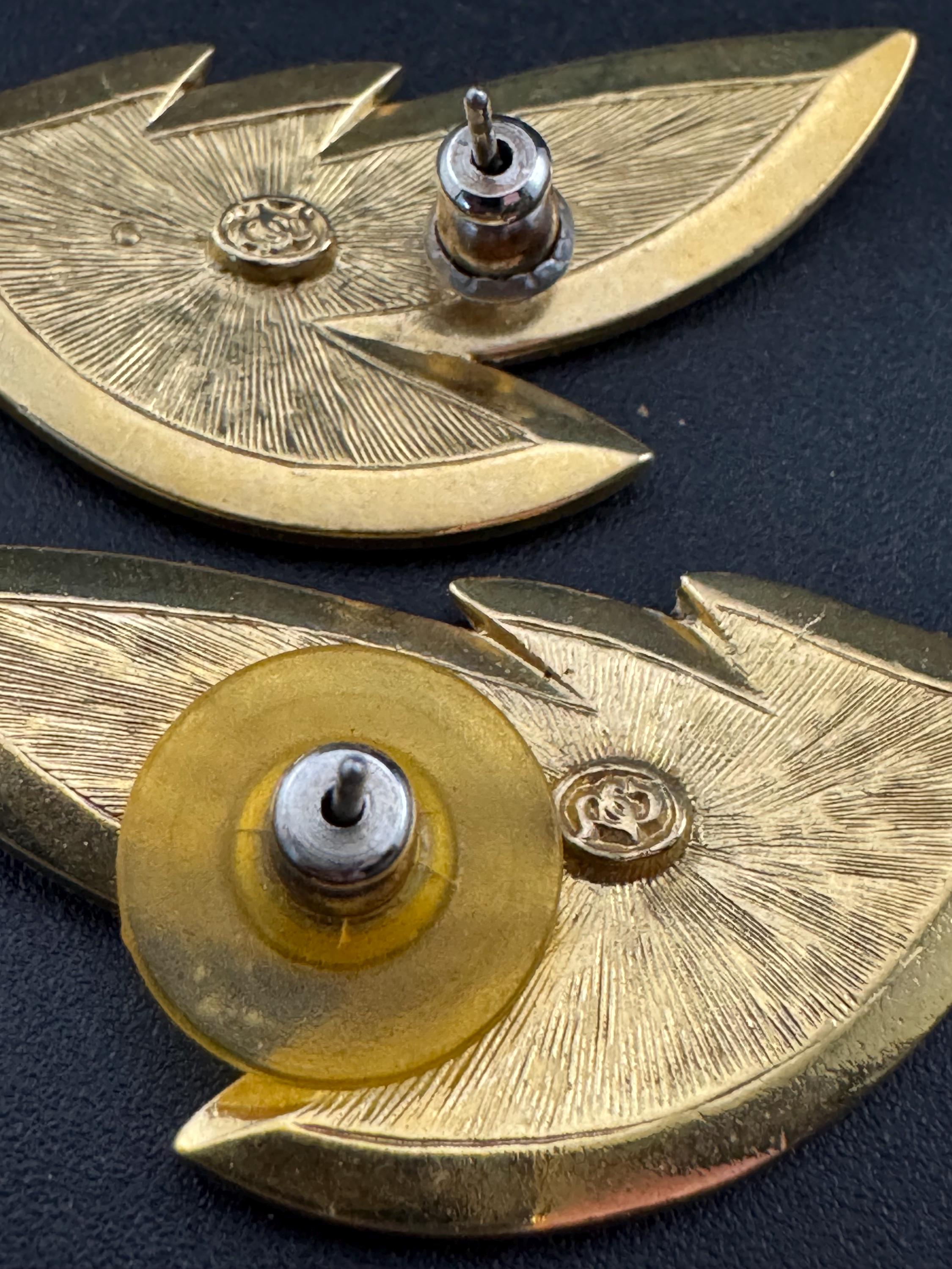 Signed BG Bergdorf Goodman cream enamel 4cm stud earrings, gold pierced