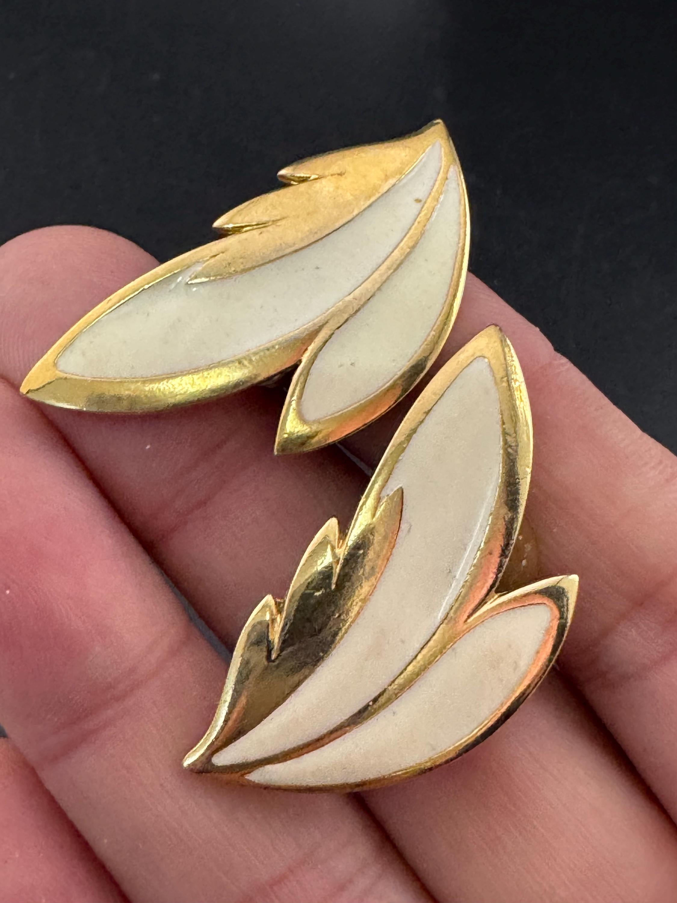 Signed BG Bergdorf Goodman cream enamel 4cm stud earrings, gold pierced
