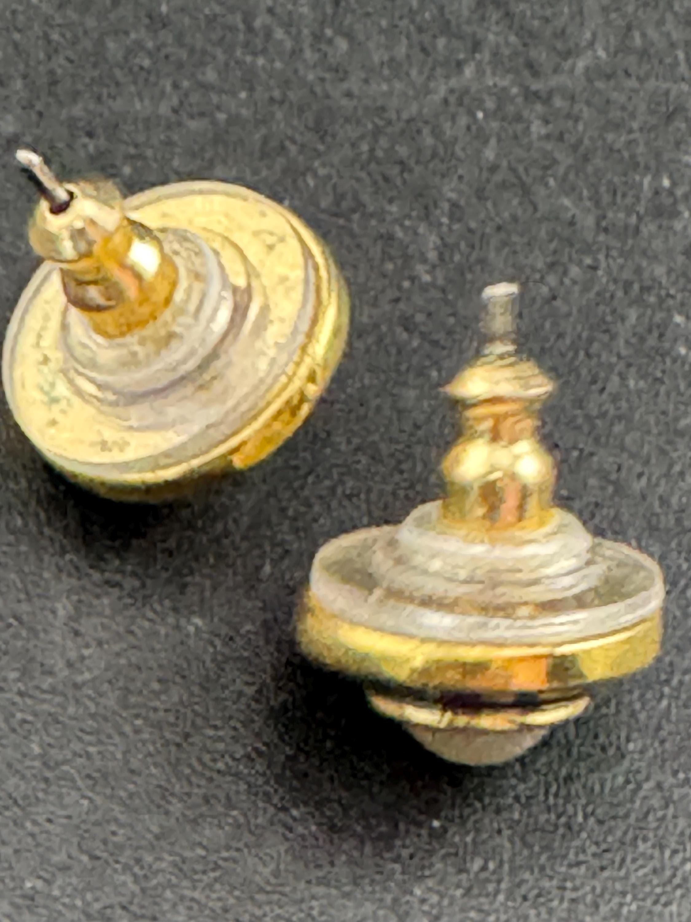 Vintage dainty small 1cm 1980s gold tone Blue enamel & faux Pearl round pair of stud earrings for pierced ears