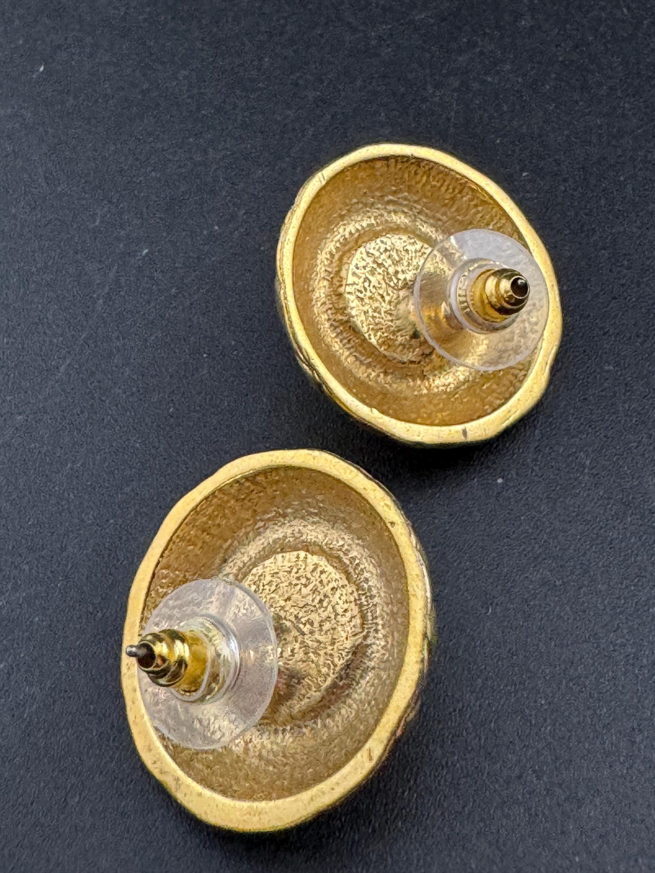 Vintage gold tone surround with modernist white faux pearl cabochon 2.5cm stud earrings for pierced ears