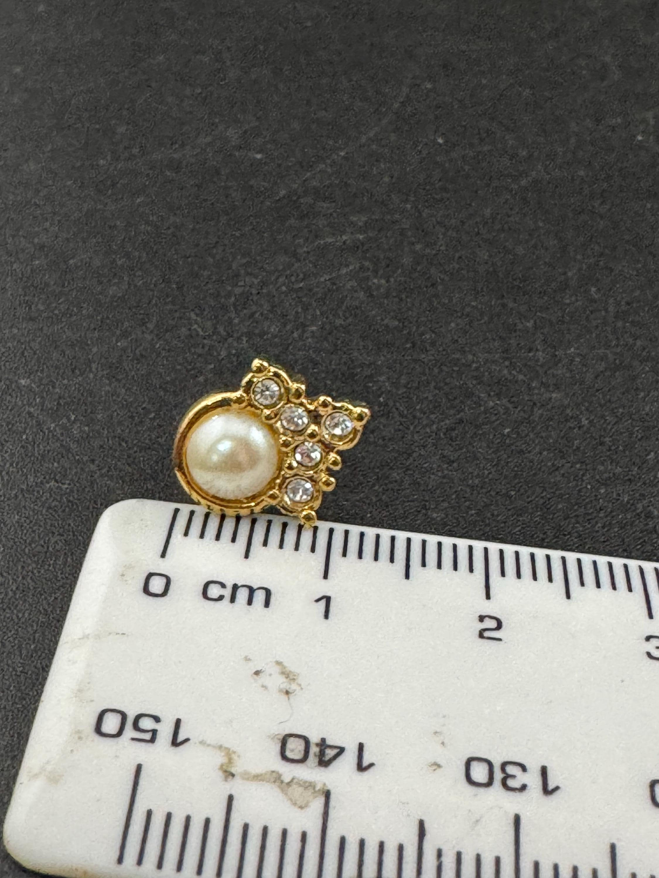 Vintage small dainty gold tone modernist white faux pearl cabochon and small diamanté crystal 1cm stud earrings for pierced ears