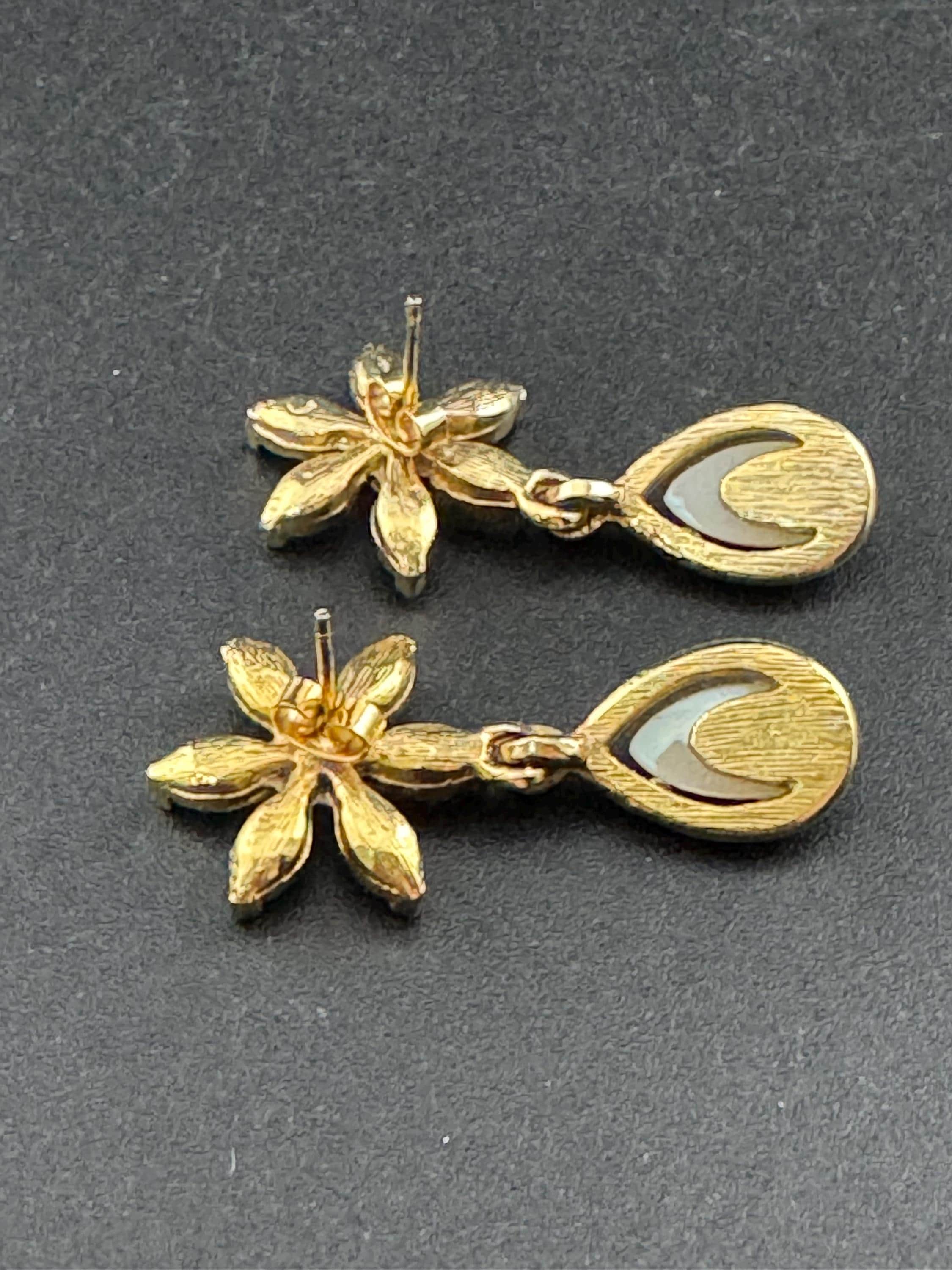Vintage 3.5 gold tone white pearl teardrop clear floral diamanté crystal dangly drop earrings for pierced ears