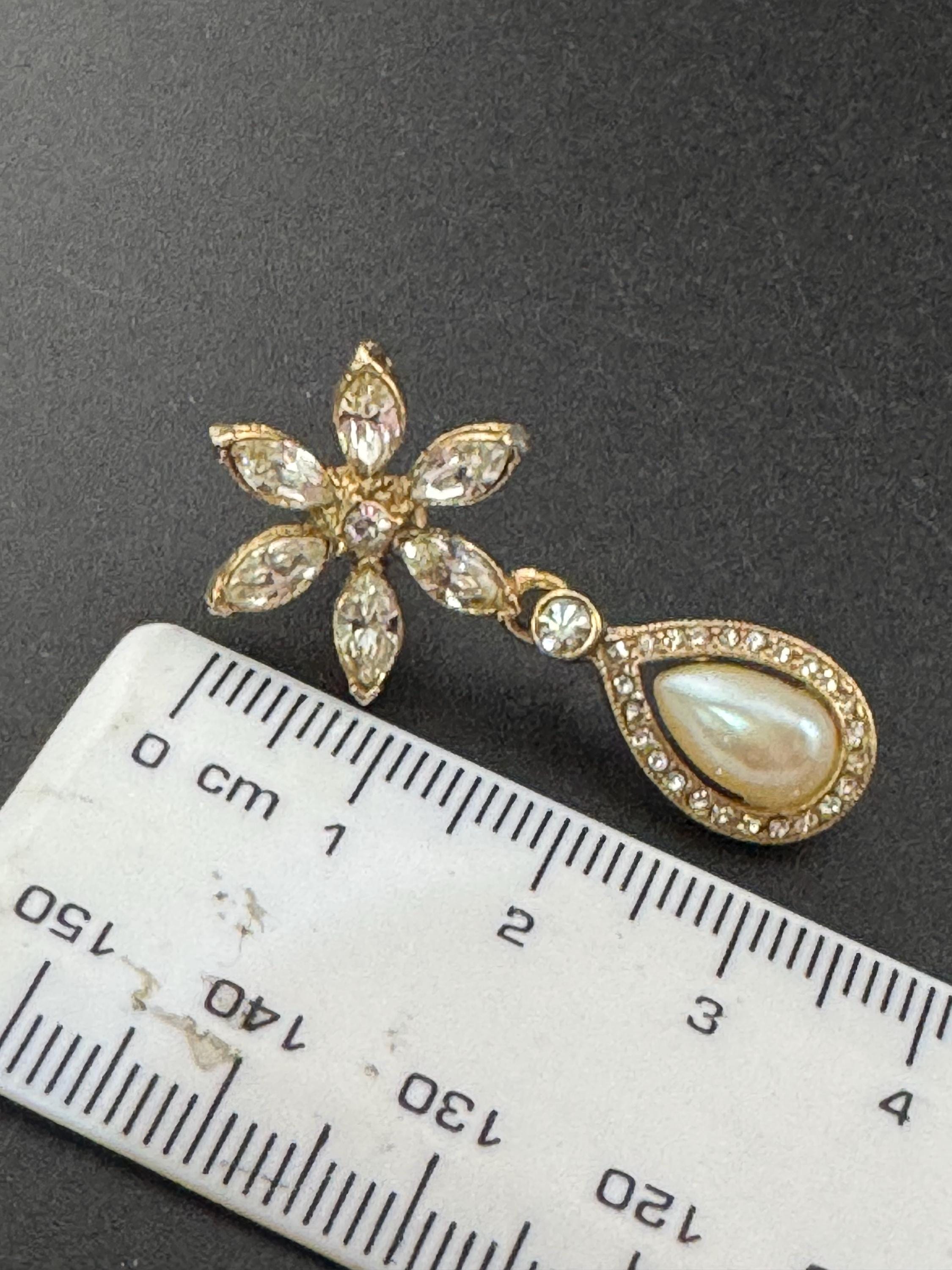 Vintage 3.5 gold tone white pearl teardrop clear floral diamanté crystal dangly drop earrings for pierced ears