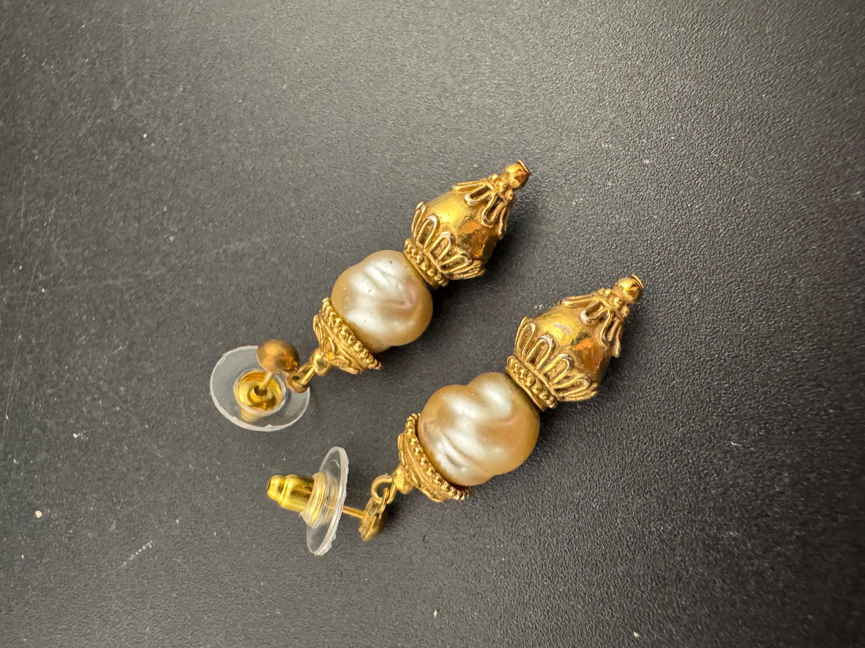 Vintage 4cm long gold tone beaded white pearl dangly drop earrings for pierced ears