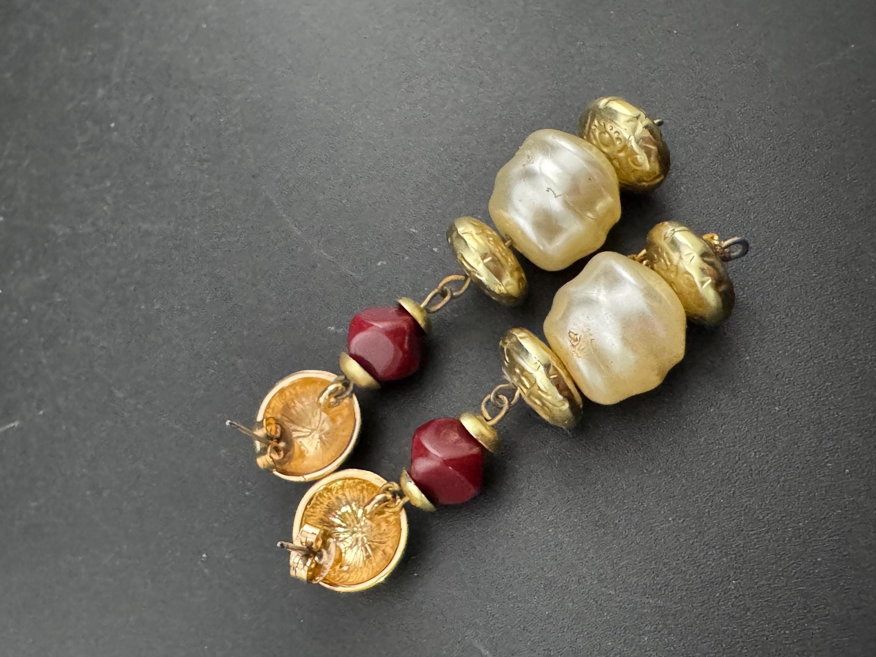 Vintage 7.5cm long gold tone red beaded and white pearl dangly drop earrings for pierced ears
