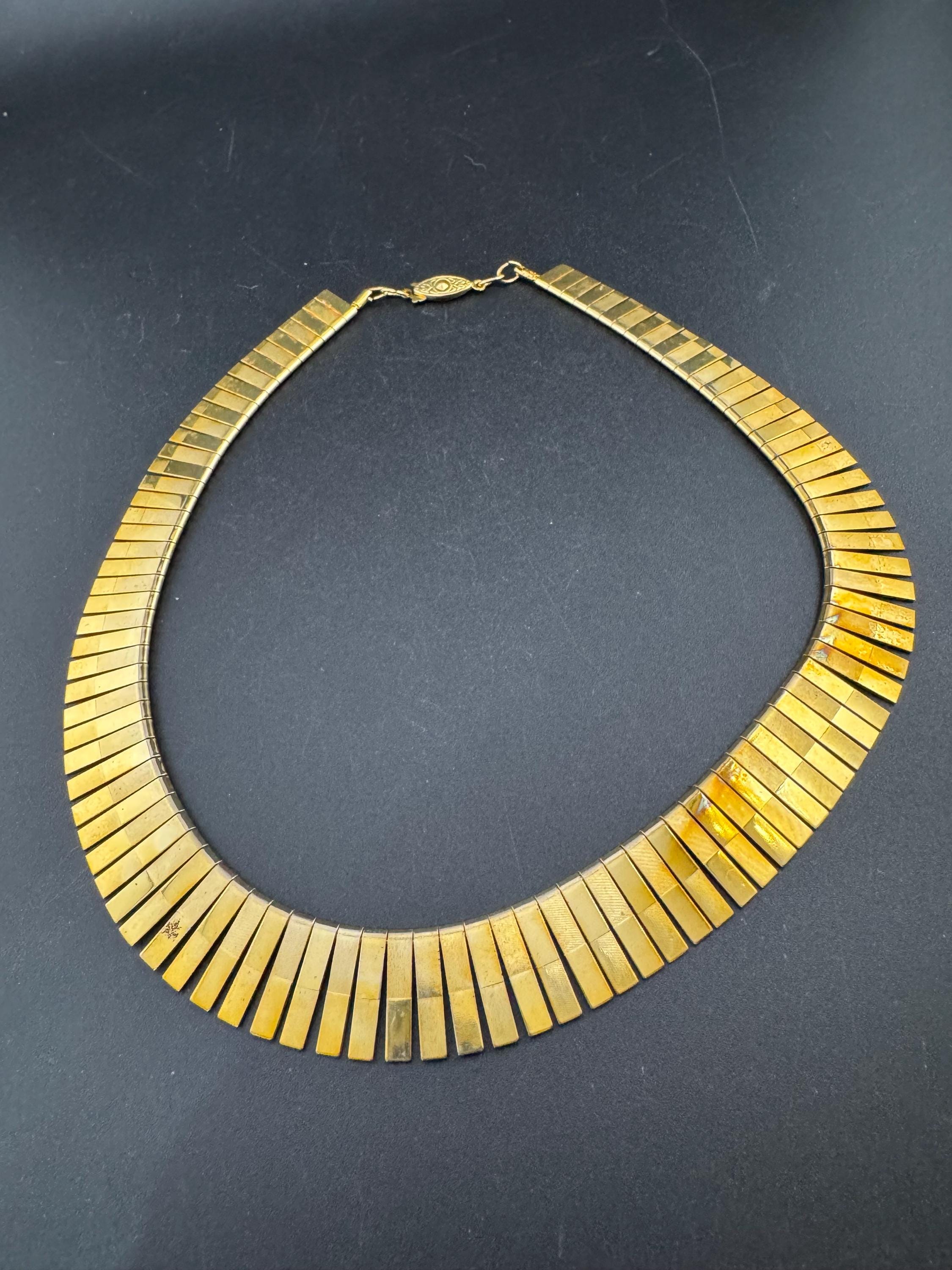Vintage retro cleopatra Egyptian revival gold tone wide brutalist textured choker Collar necklace