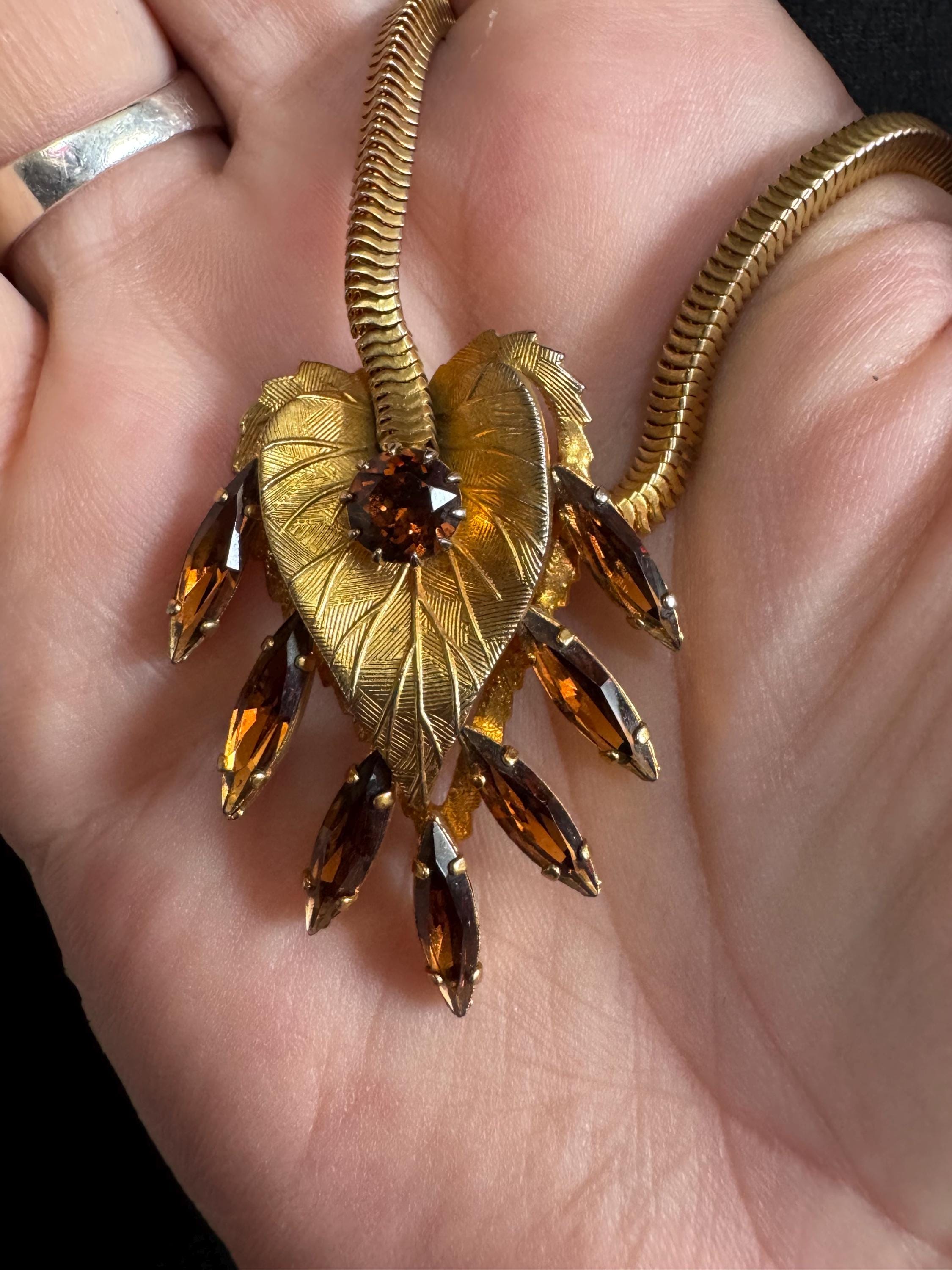 Vintage gold tone cognac brown glass diamanté lariat dropper necklace 1960s