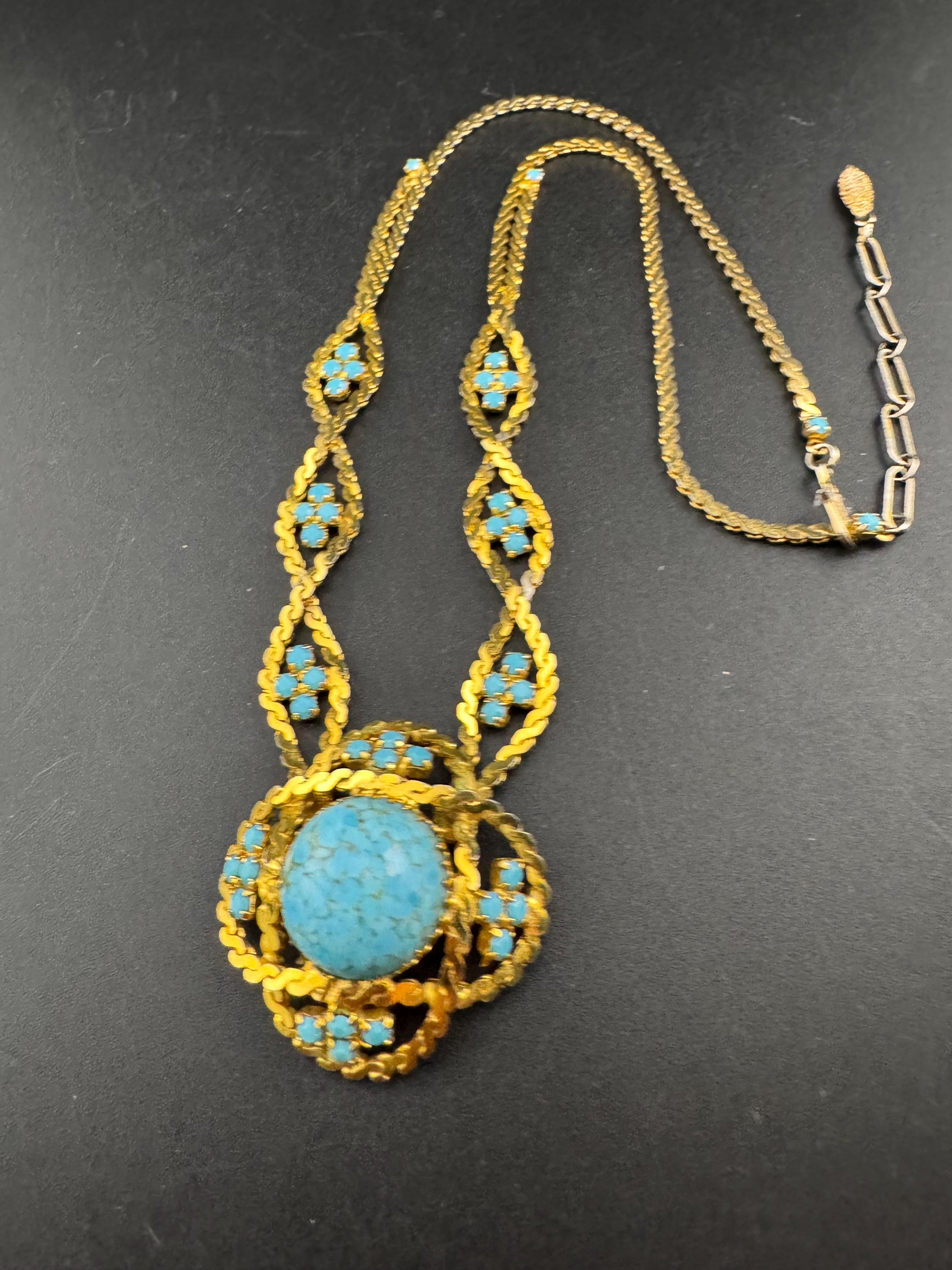 Vintage 1960s Serpentine Lariat Necklace: Gold Tone & Turquoise Cabochon