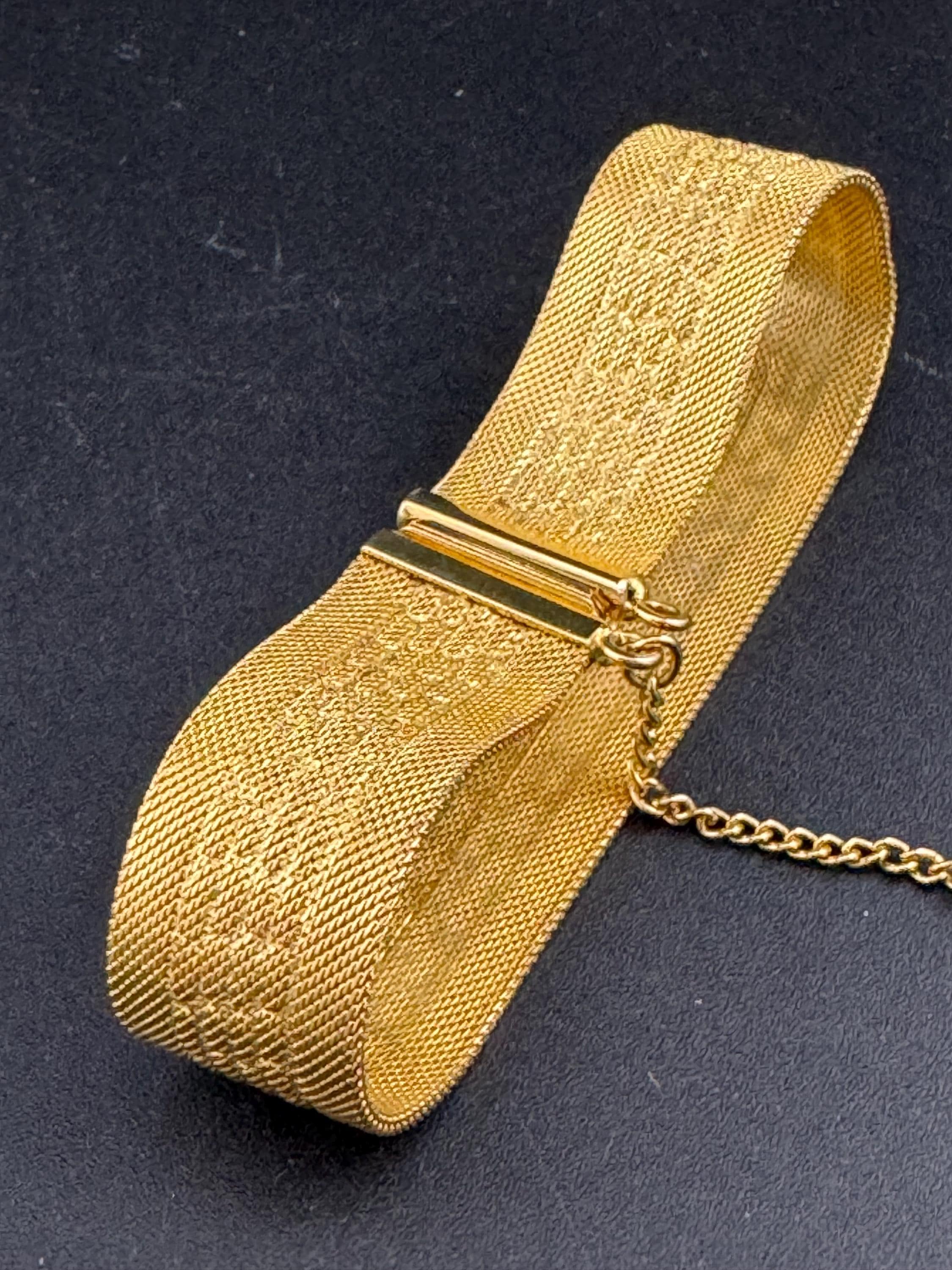 1970s geometric design bright gold plated articulated flat wide mesh bracelet with safety chain