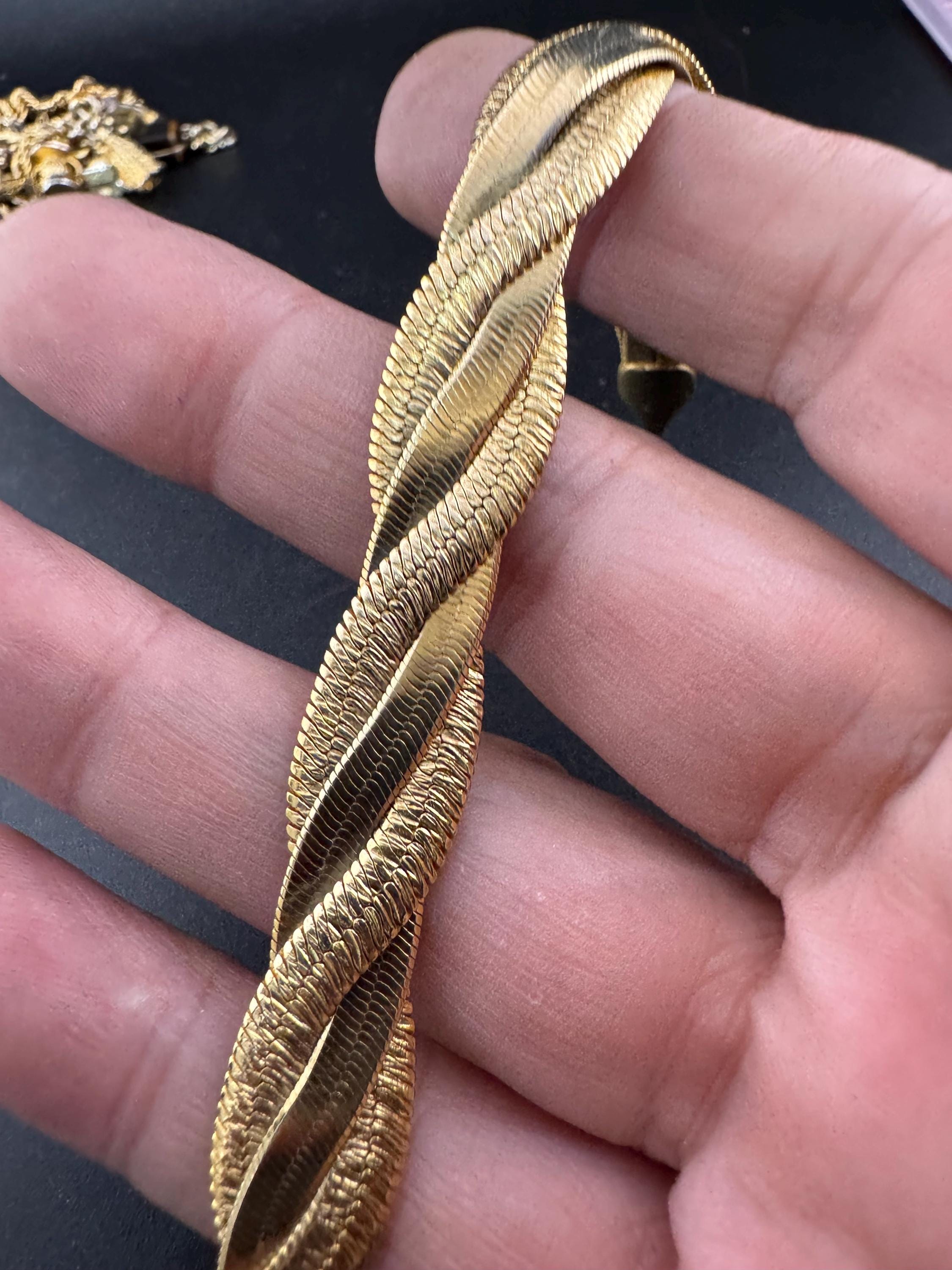 Retro modernist twisted Chain Link gold tone 19.5cm chain bracelet 1980s 1990s
