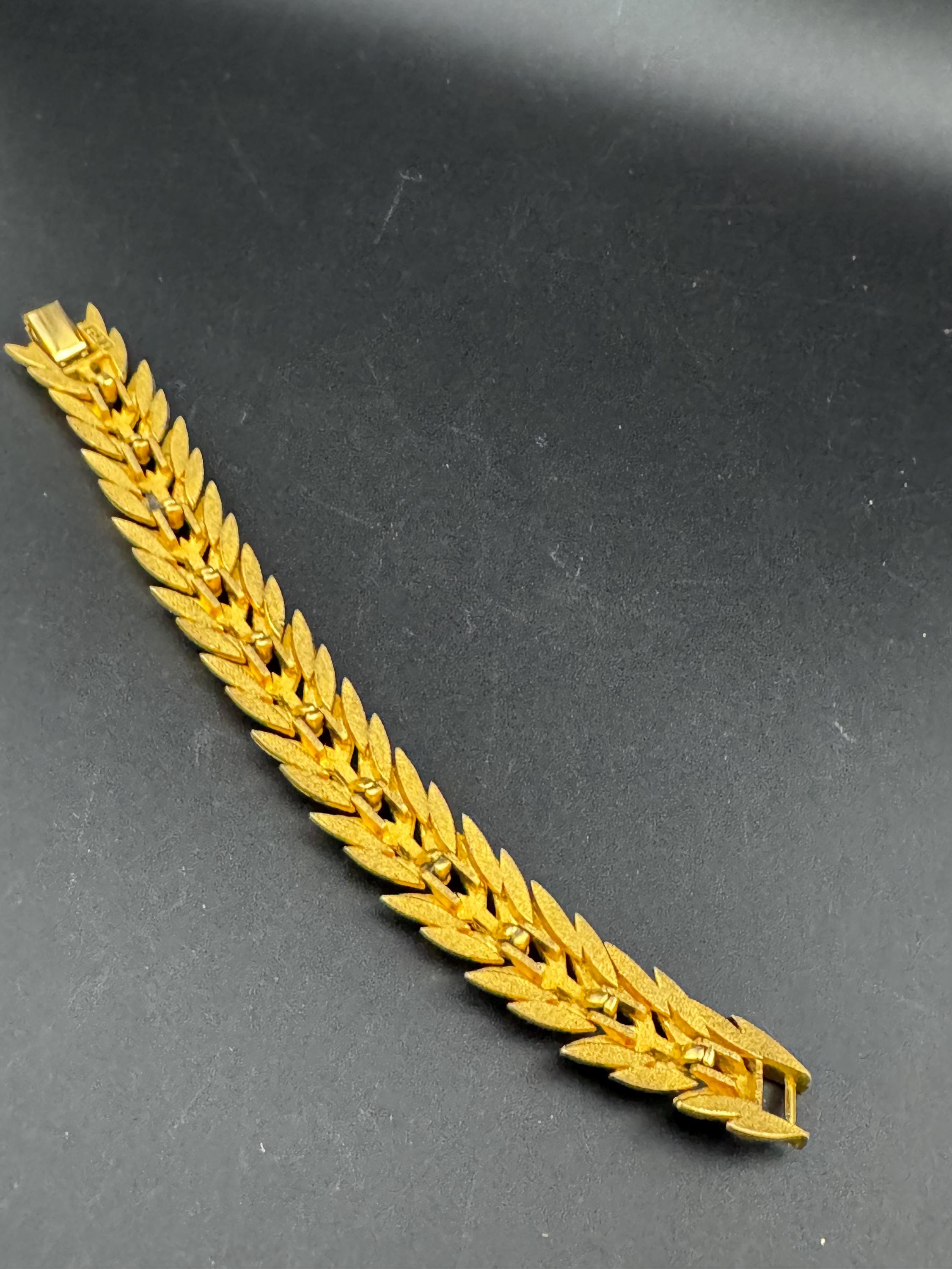 Vintage gold tone modernist abstract brutalist chunky panel link chevron bracelet 18.5cm x 2cm