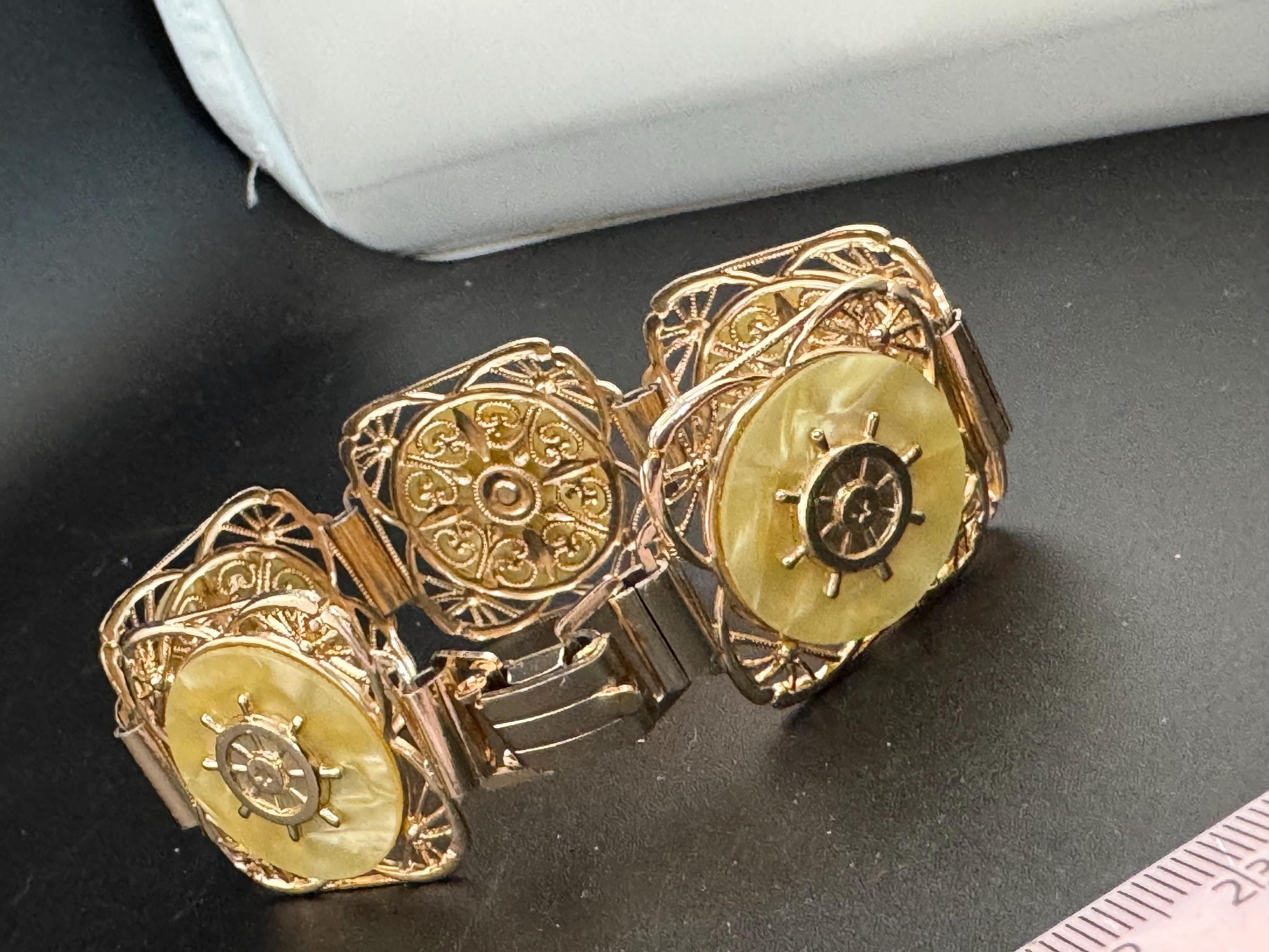 Vintage Nautical Lucite & Faux Pearl Bracelet: Gold Tone Ships Wheel
