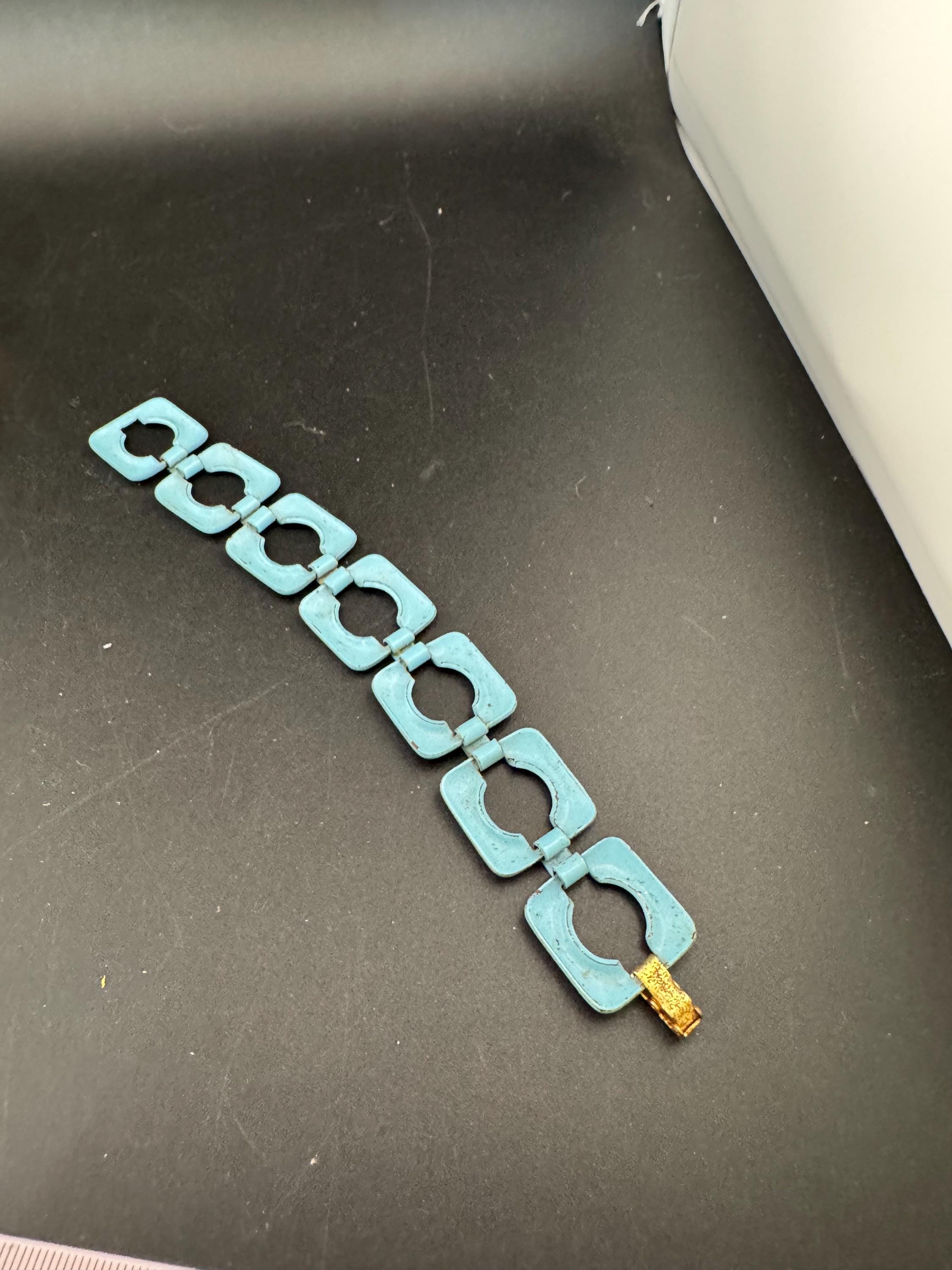 Vintage turquoise blue enamel chain link statement bracelet gold tone modernist nautical summer