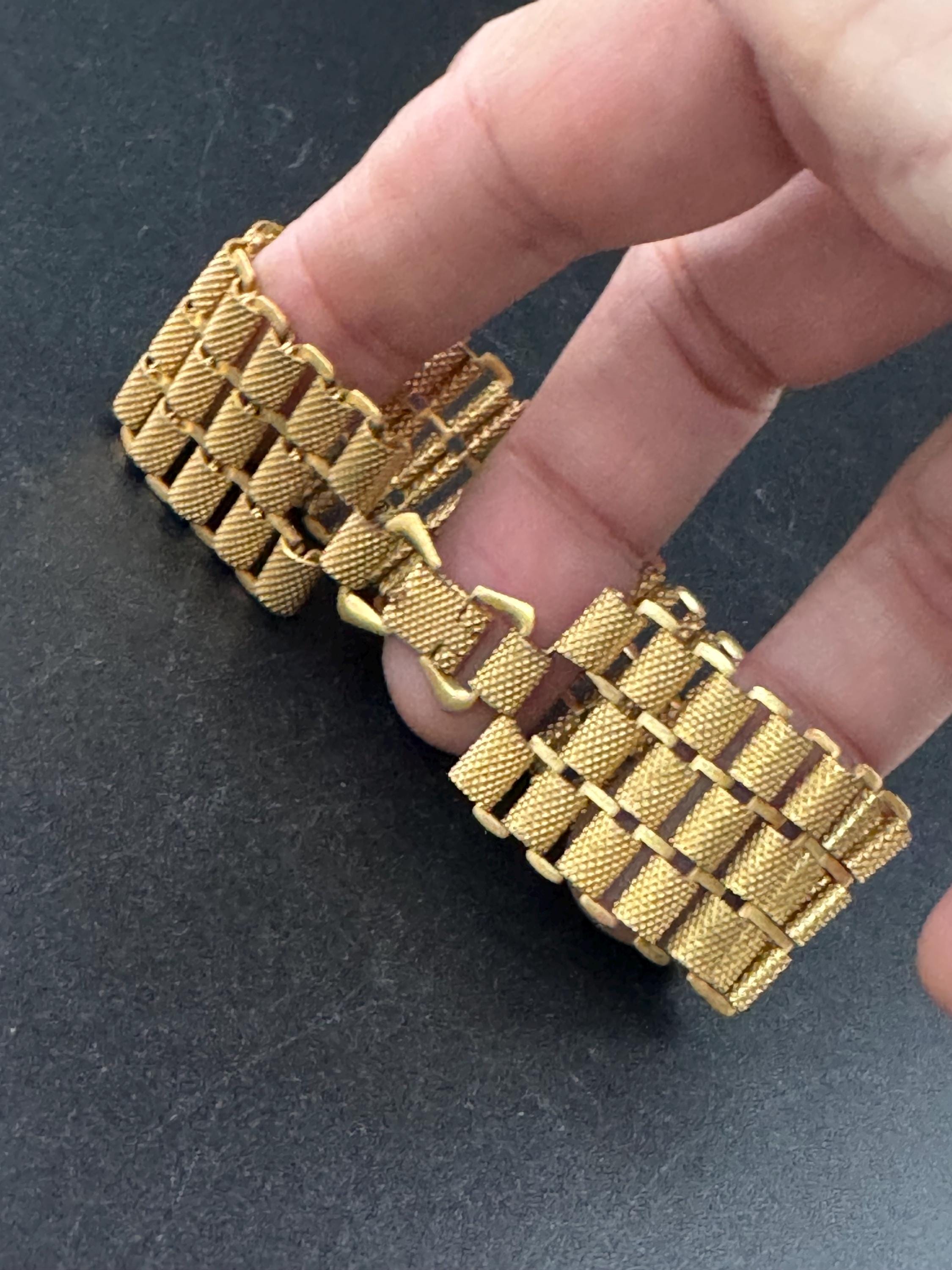 Petite size wrist Nice early mid century gold tone panel link wide articulated bracelet 17.5cm x 2.5cm book chain design