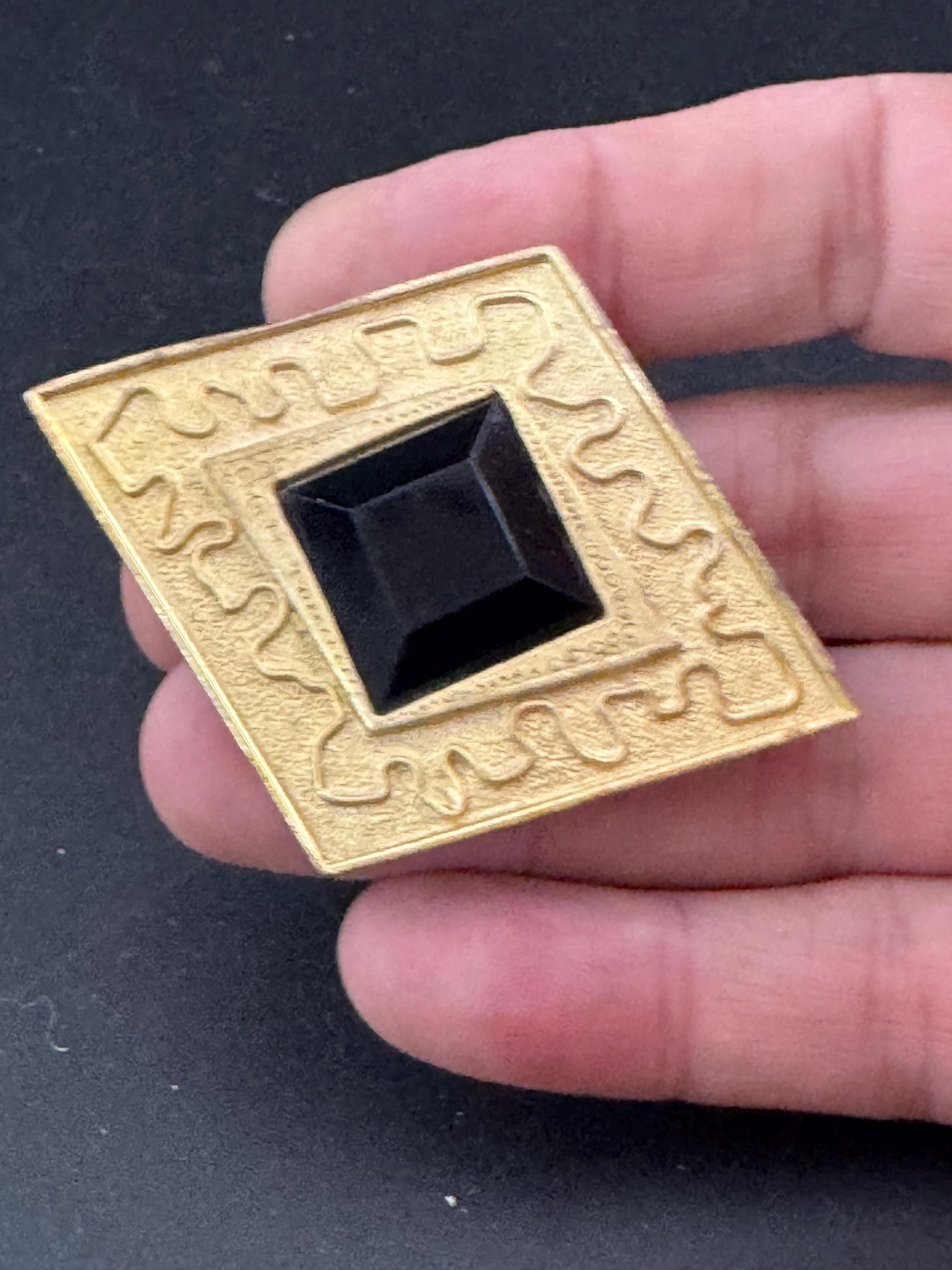 vintage 6cm Matt gold tone geometric black faux crystal cabochon stylish brooch