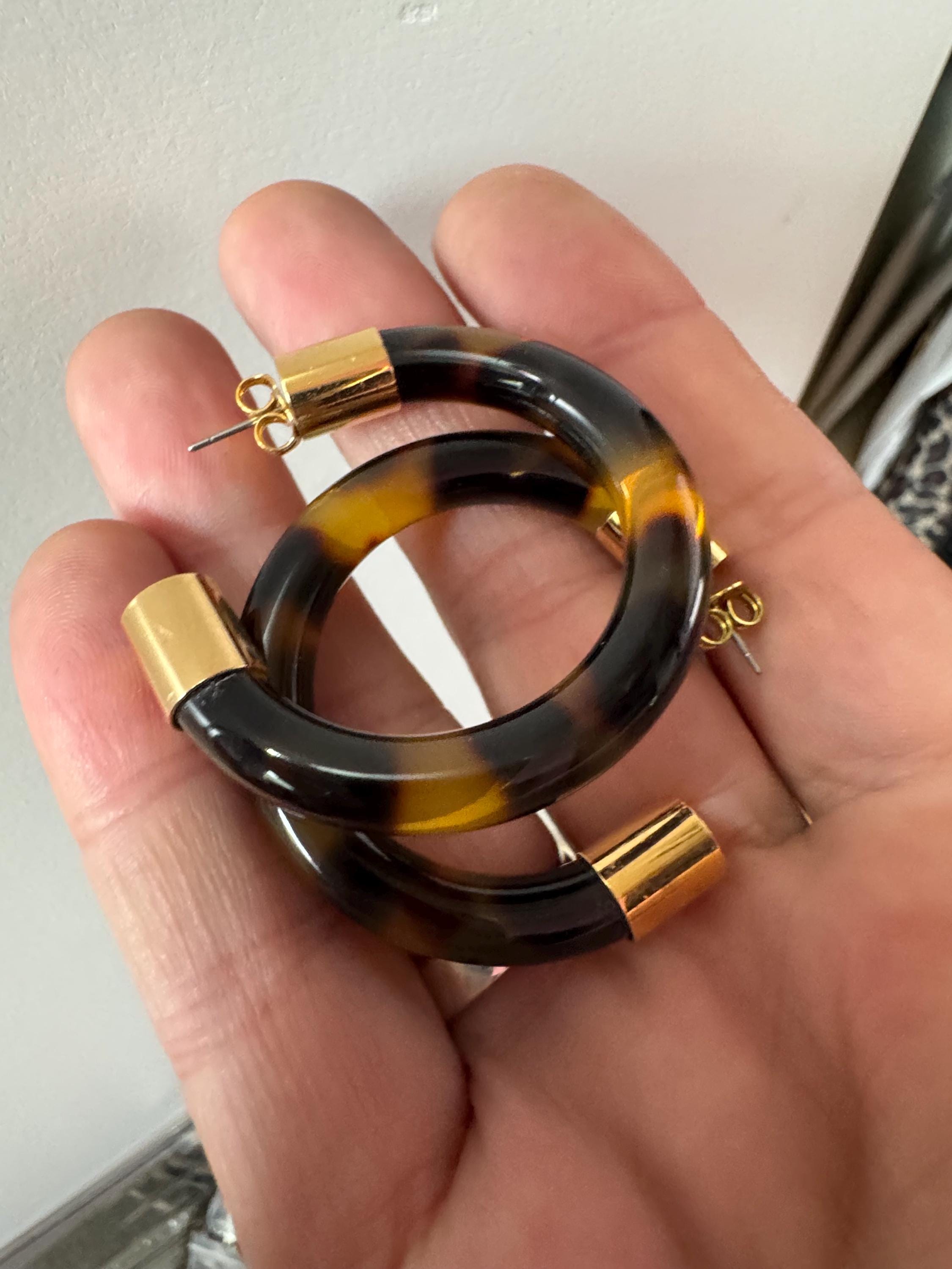 Retro pair of brown faux tortoiseshell 4cm gold tone hoop earrings