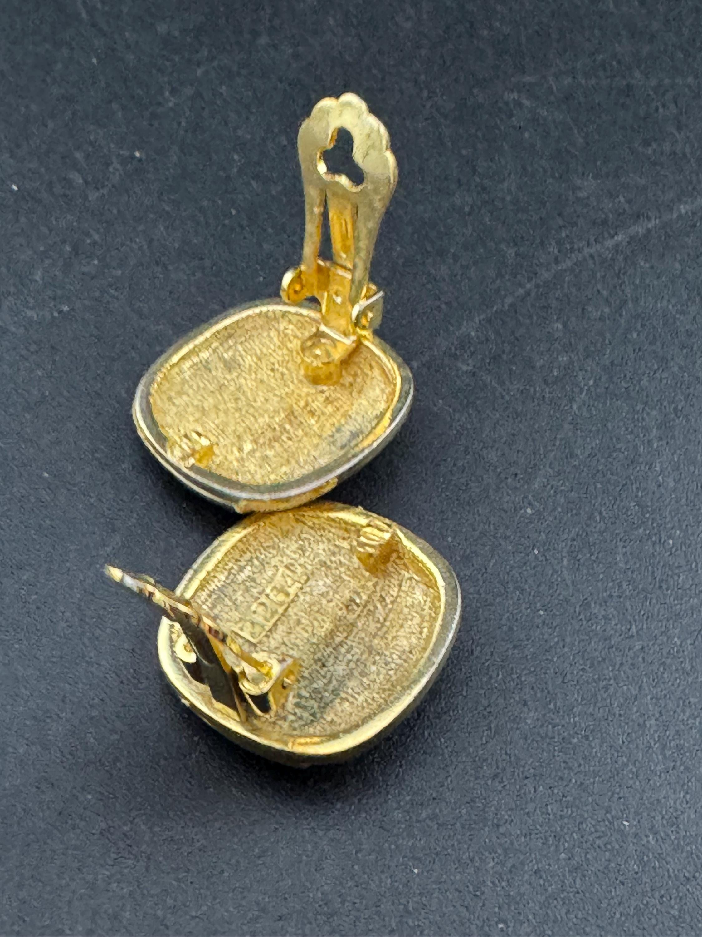 Vintage 1970s gold tone textured squares clip on stud Earrings