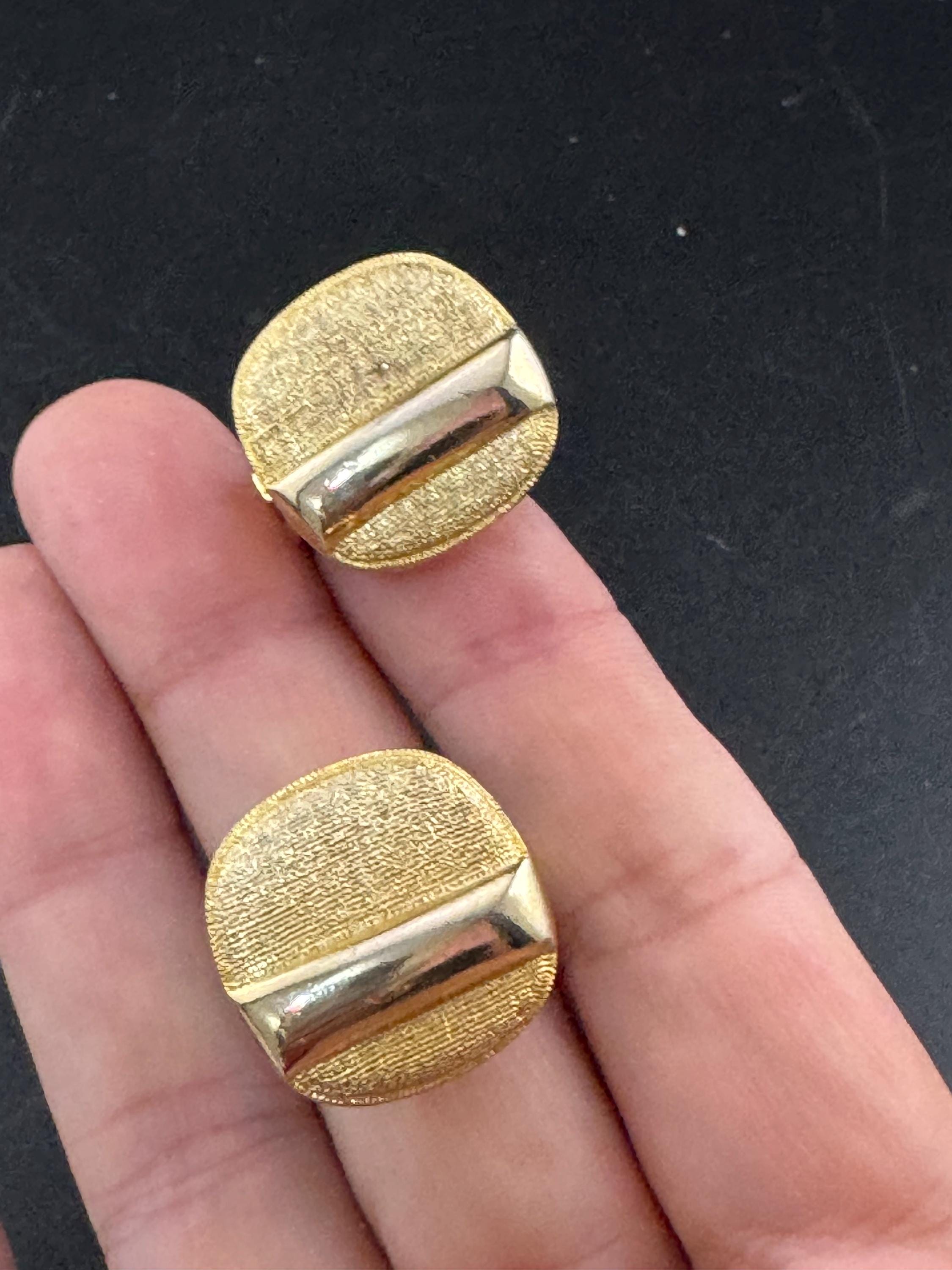 Vintage 1970s gold tone textured squares clip on stud Earrings
