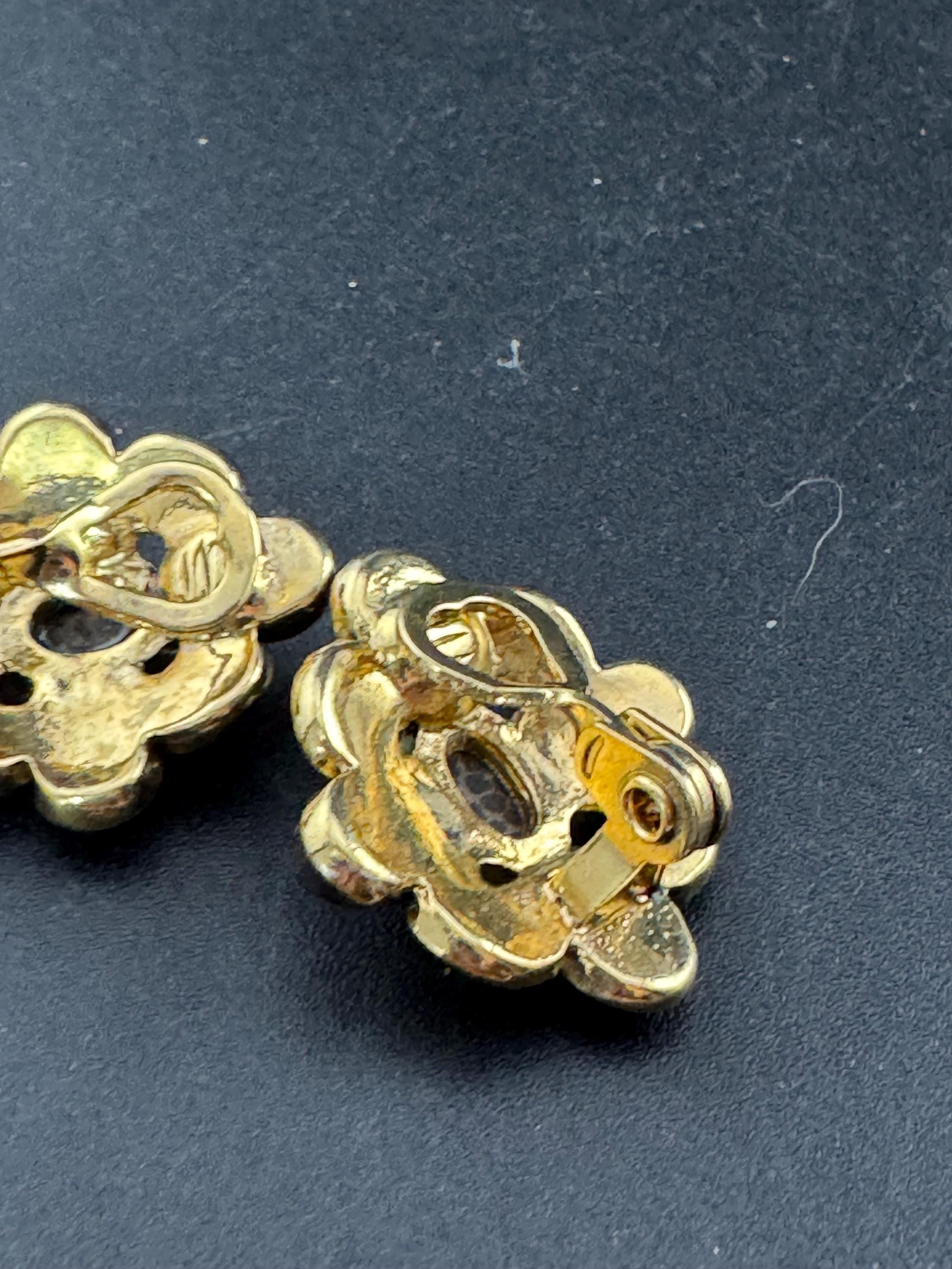 Signed MONET Vintage Gold tone green amber and black cabochon set clip on earrings