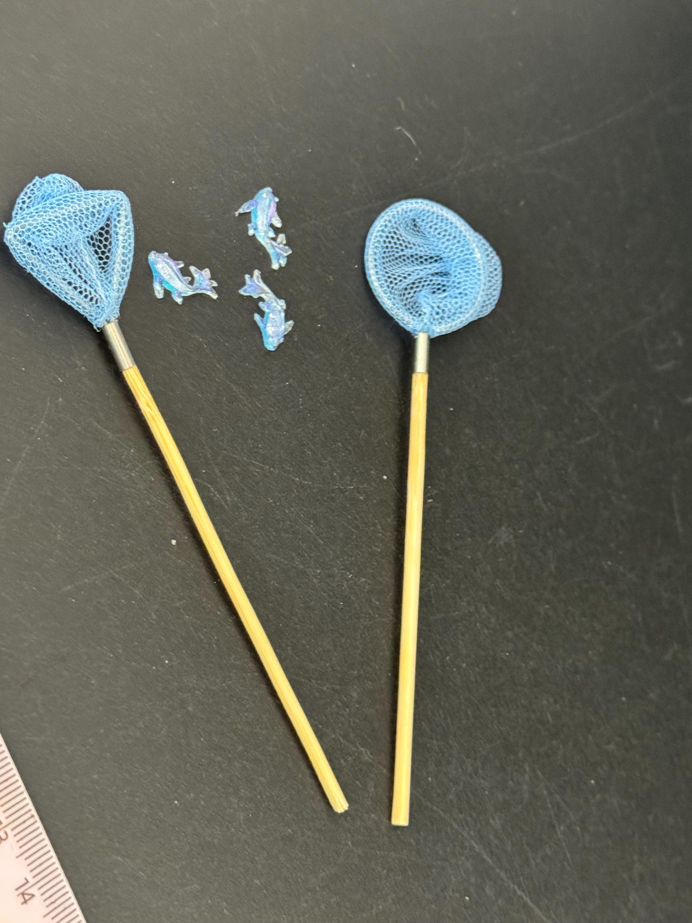 12cm Pair of miniature fishing nets and 3 fish, ideal seaside scenery, cake topper decoration nautical theme
