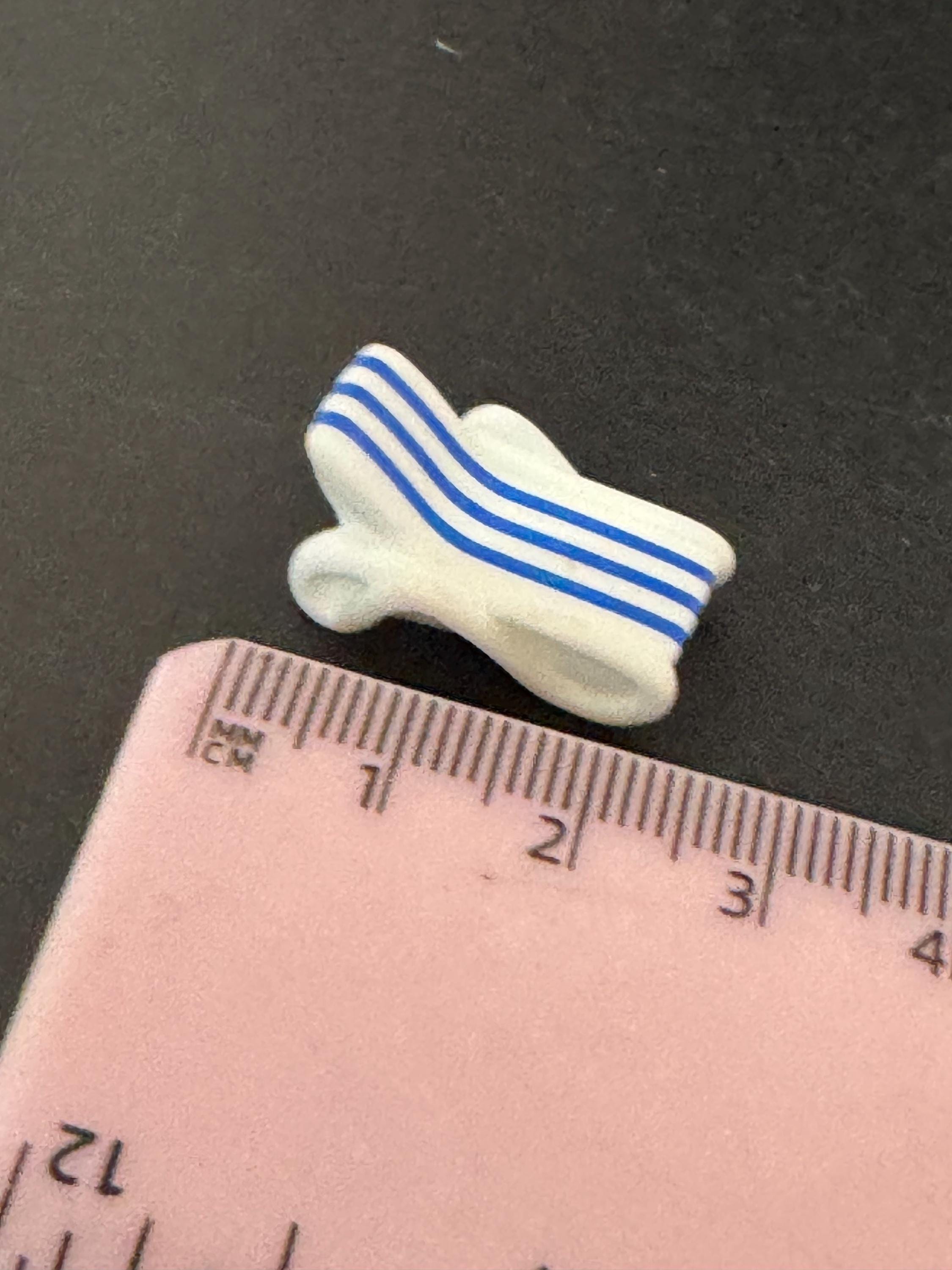 2 x Miniature model beach striped sunbed lounger, ideal railway scenery, craft cake topper decoration dollshouse