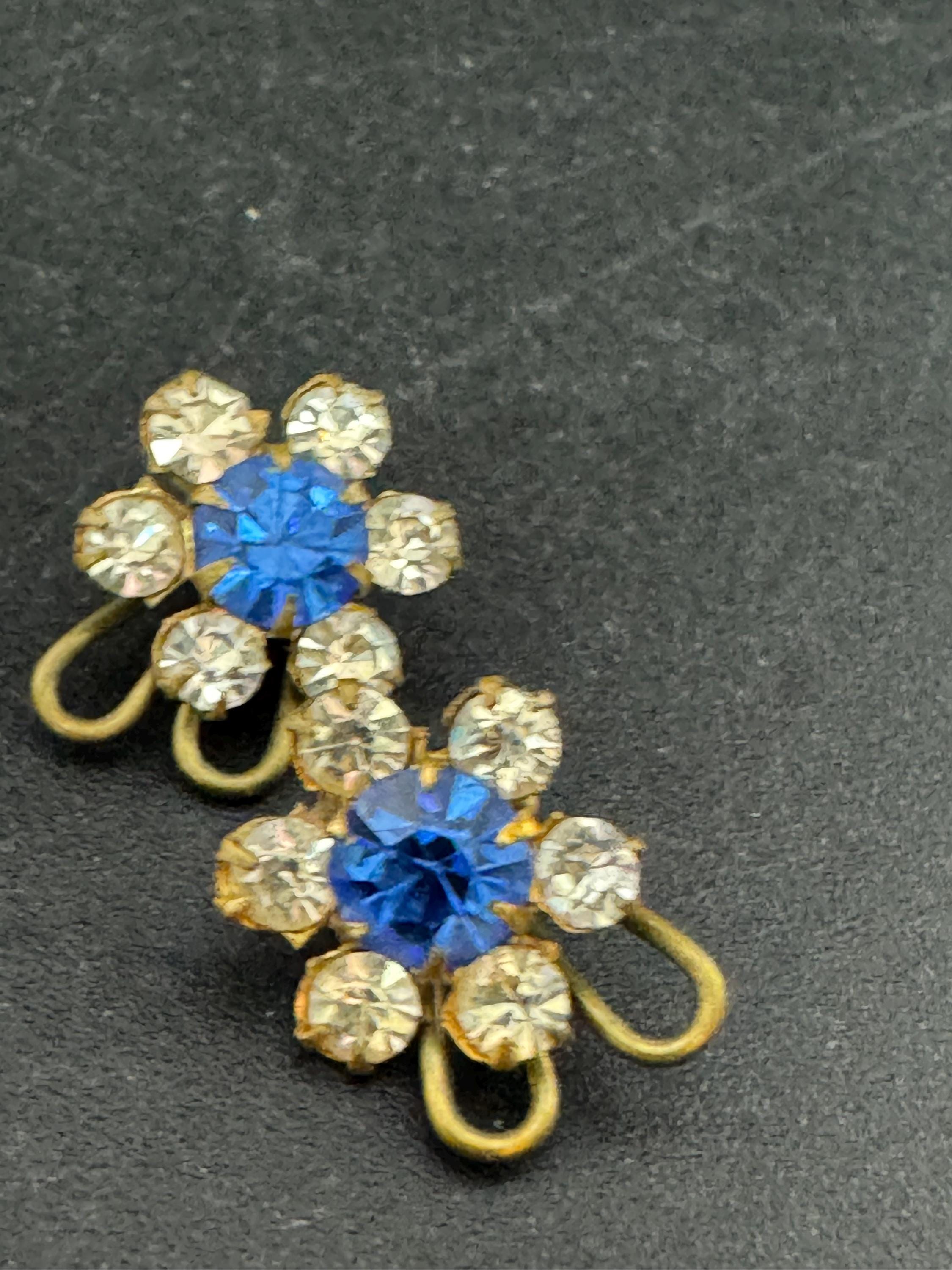 vintage small dainty gold tone sapphire blue and clear diamante stud clip on earrings