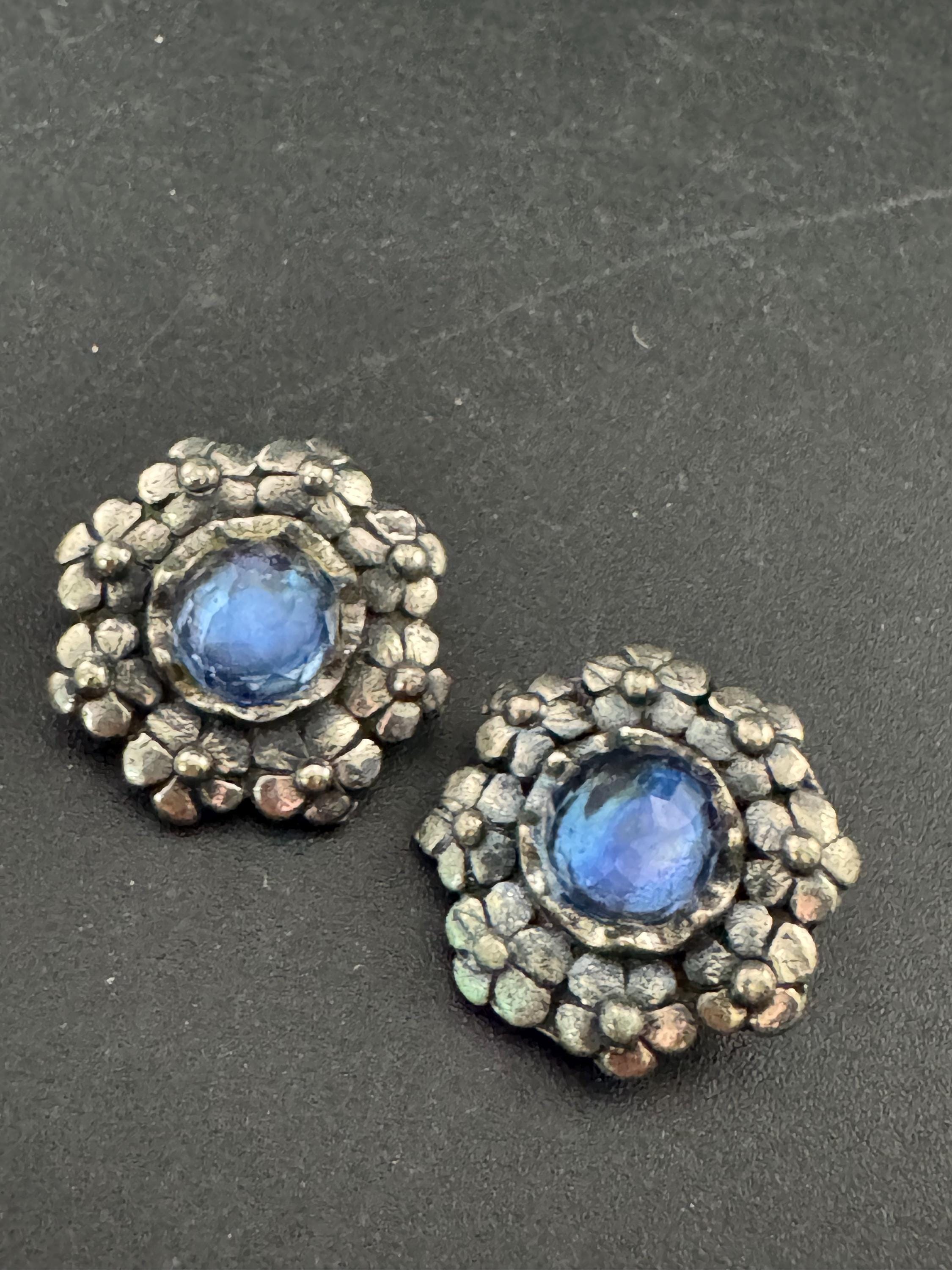 vintage 2cm silver tone sapphire blue diamante stud clip on earrings