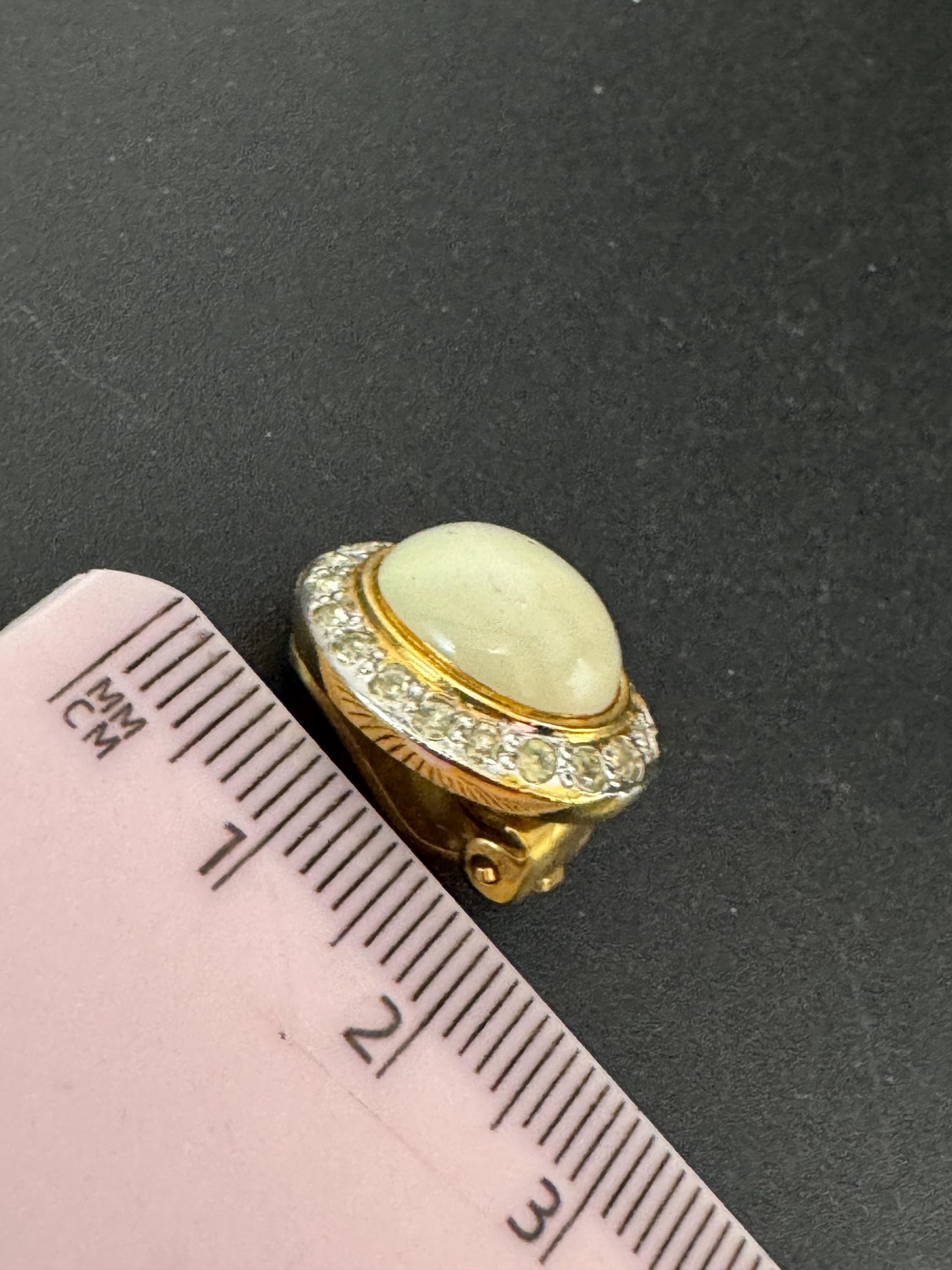 Vintage silver tone clear diamanté 2cm cream oval cabochon clip on earrings