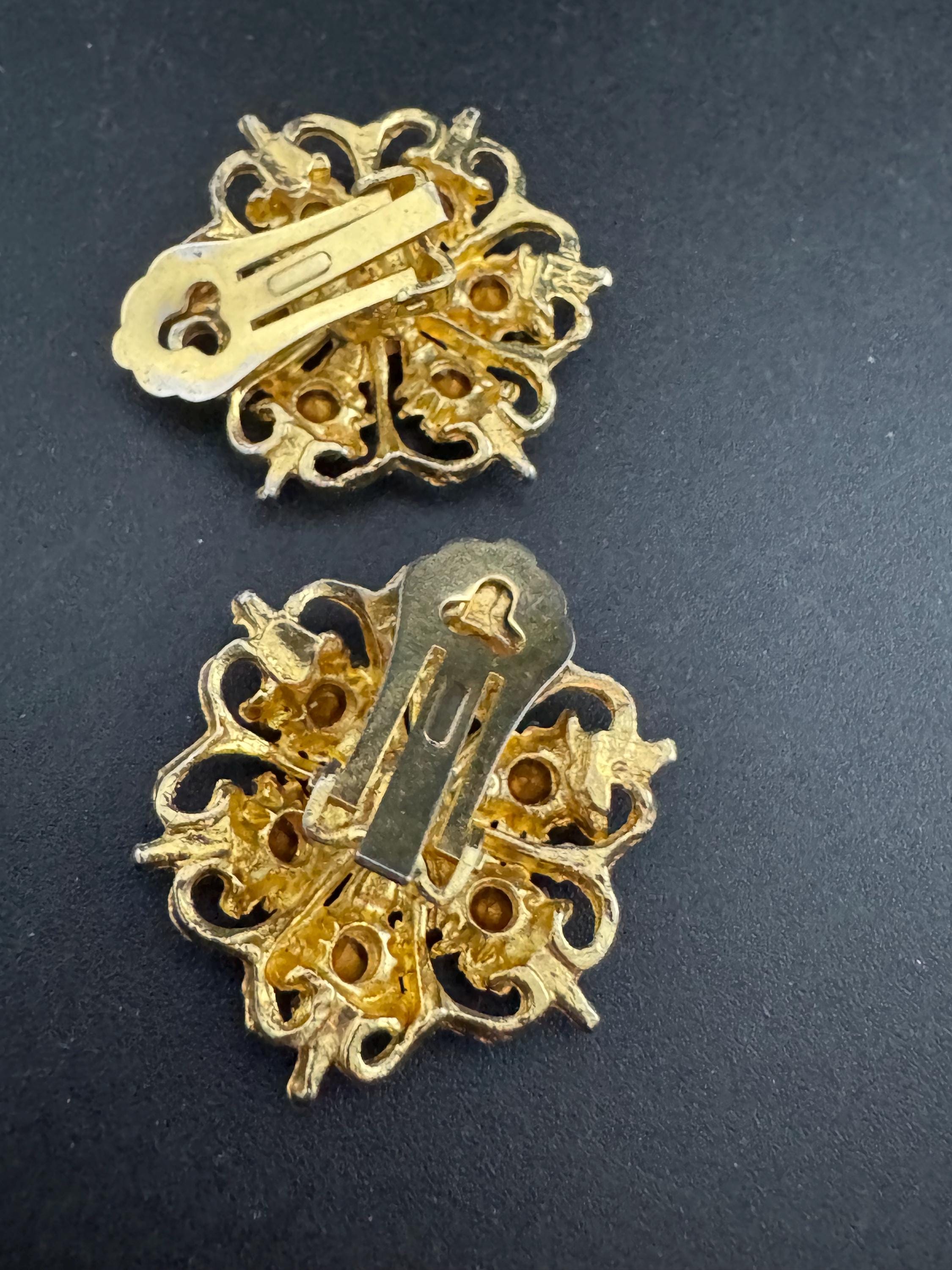 Vintage gold tone clear diamanté 3cm floral clip on earrings mid century