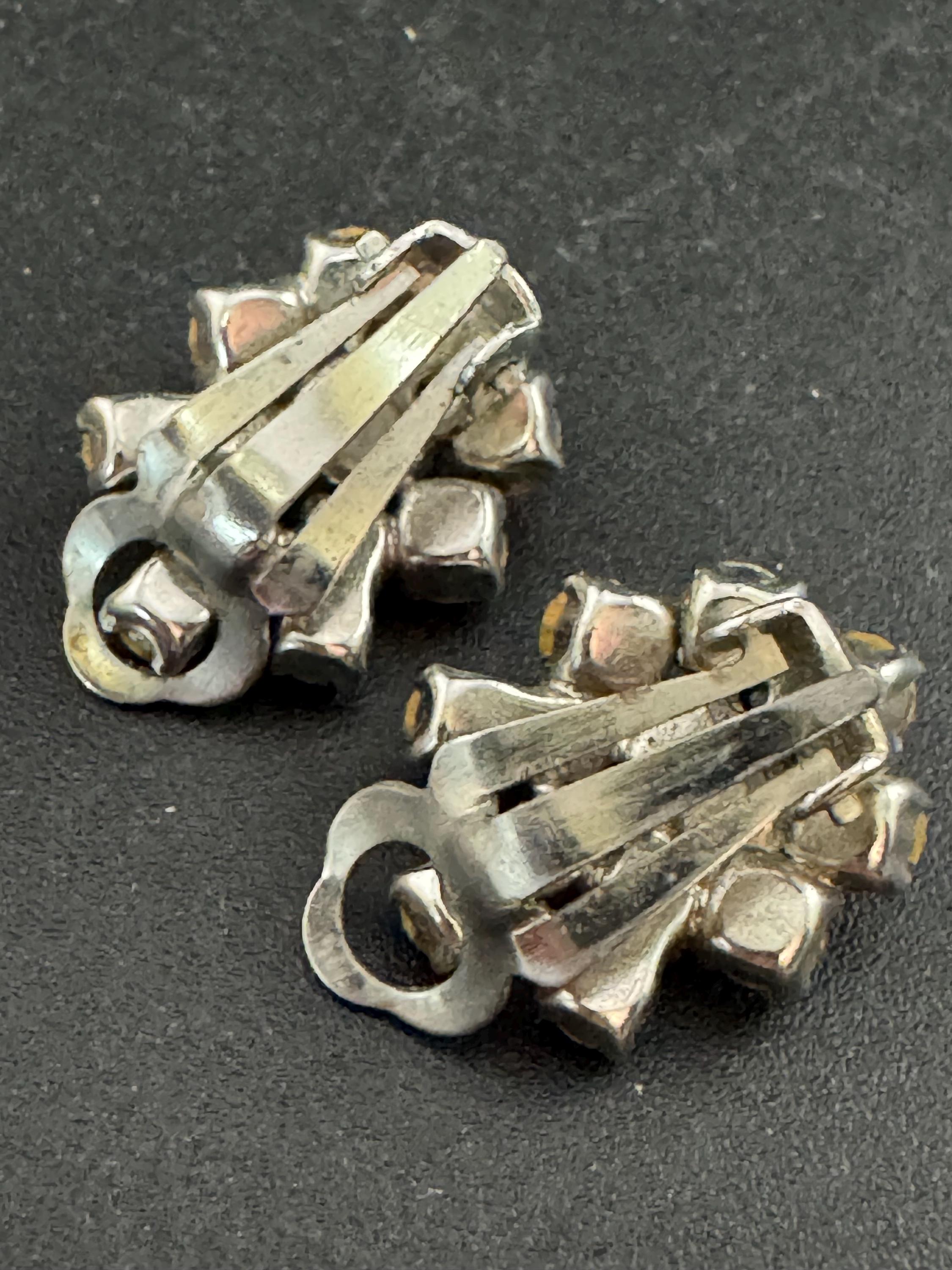 Small clear diamanté paste Silver Tone Vintage rhinestone Clip On Earrings