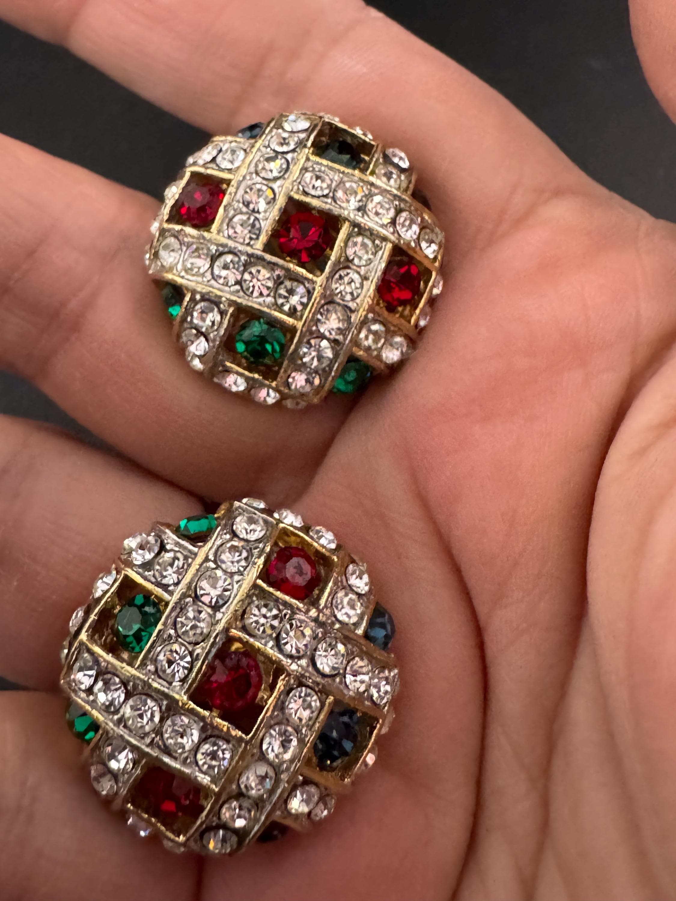 Vintage 1980s gripoix style red green blue rhinestone set round domed clear glass clip on earrings