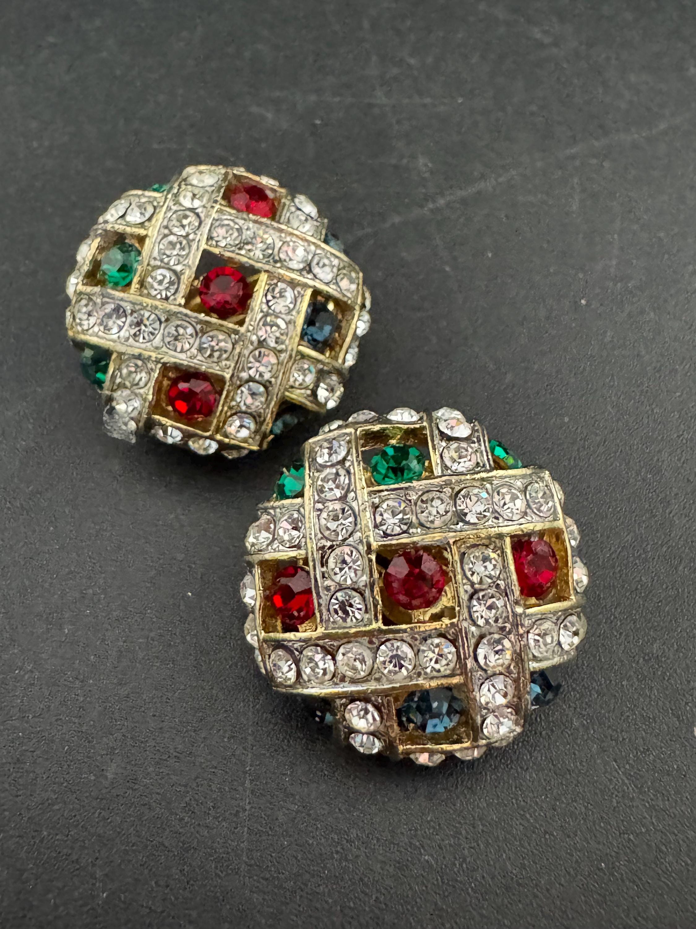 Vintage 1980s gripoix style red green blue rhinestone set round domed clear glass clip on earrings