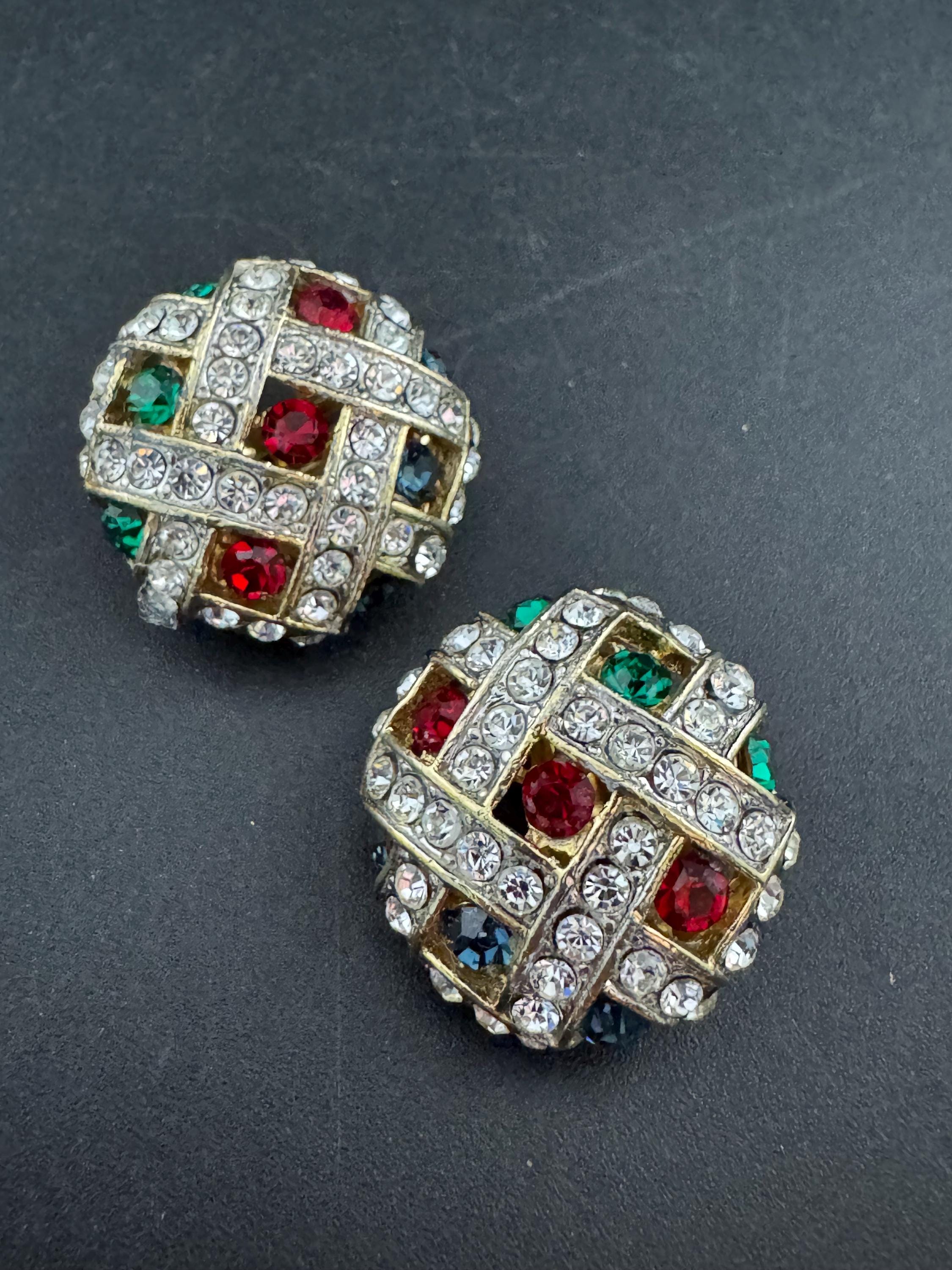 Vintage 1980s gripoix style red green blue rhinestone set round domed clear glass clip on earrings